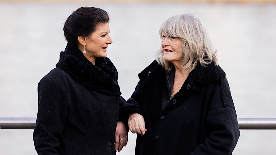 Alice Schwarzer und Sahra Wagenknecht haben ihr „Manifest für Frieden“ nach Kritik daran verteidigt.