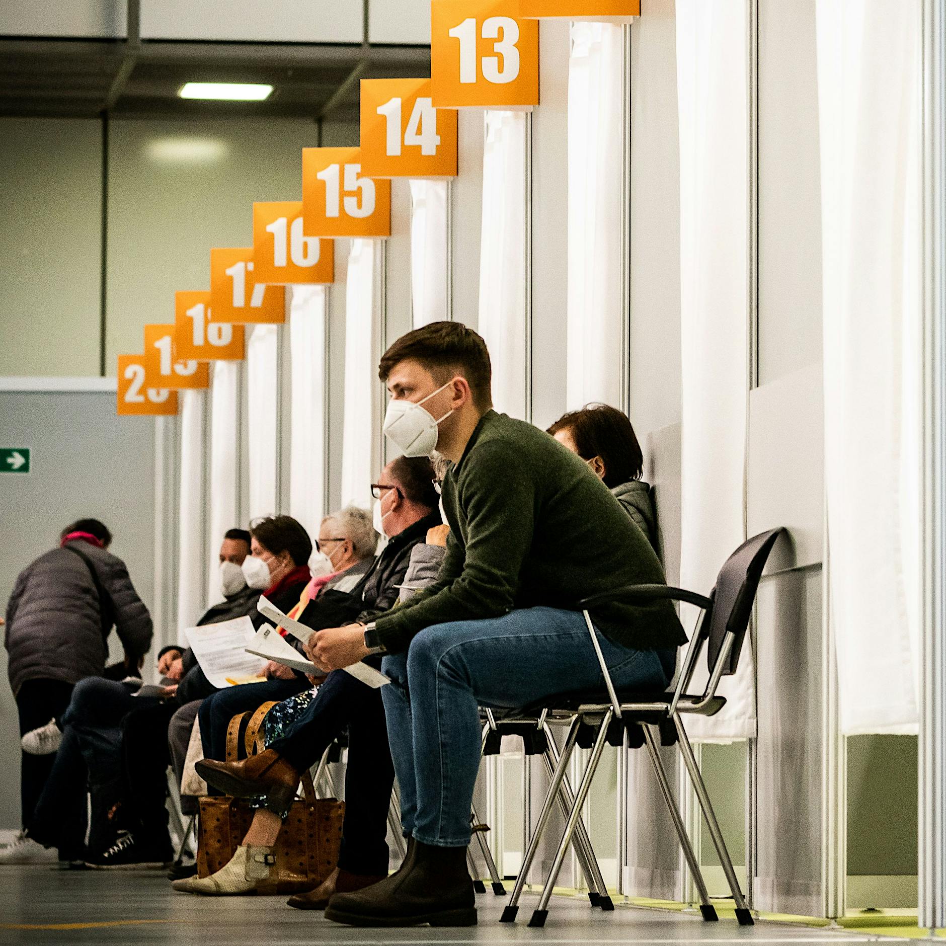 Gab es bei den Impfungen ein „Zulassungsdesaster“? Zwei Perspektiven