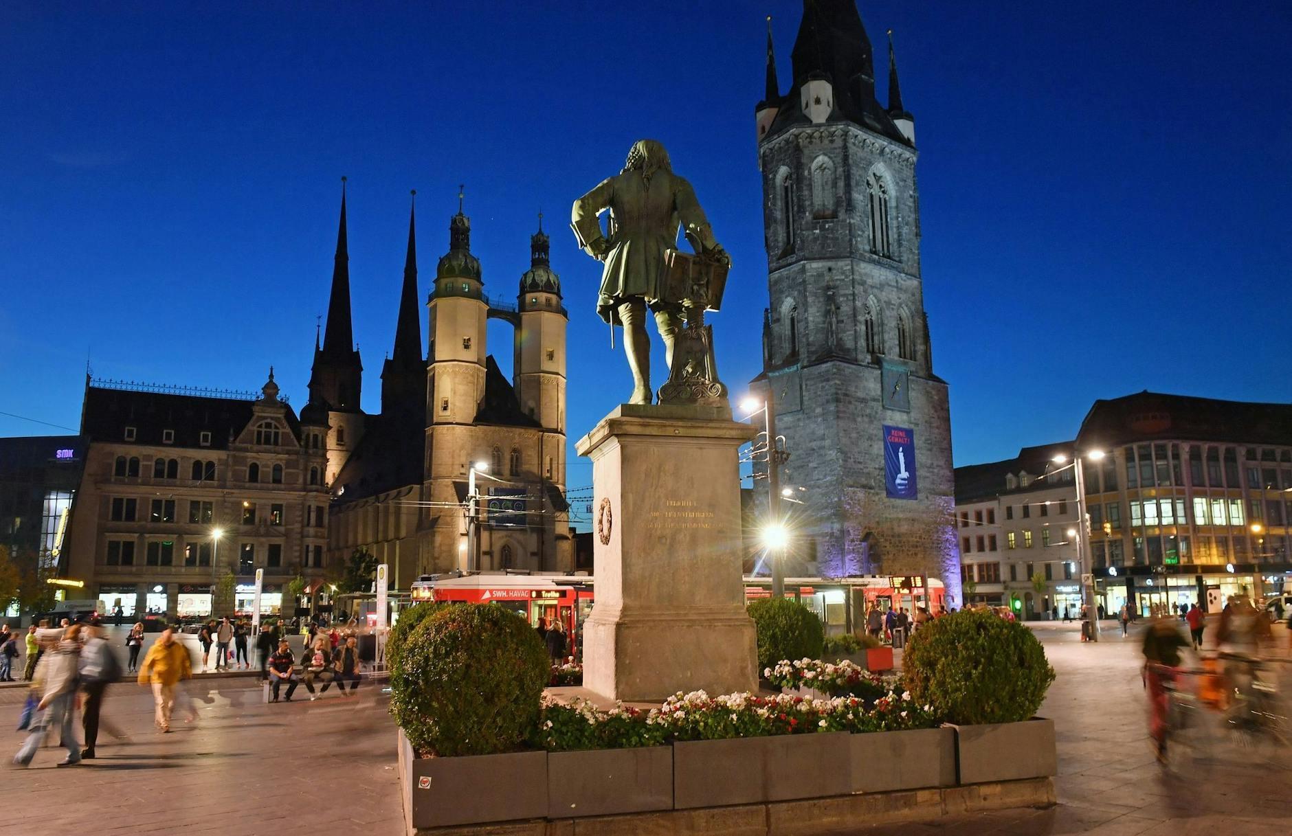 ARCHIV - Blick auf den Marktplatz von Halle/Saale. dpa/Archivbild
