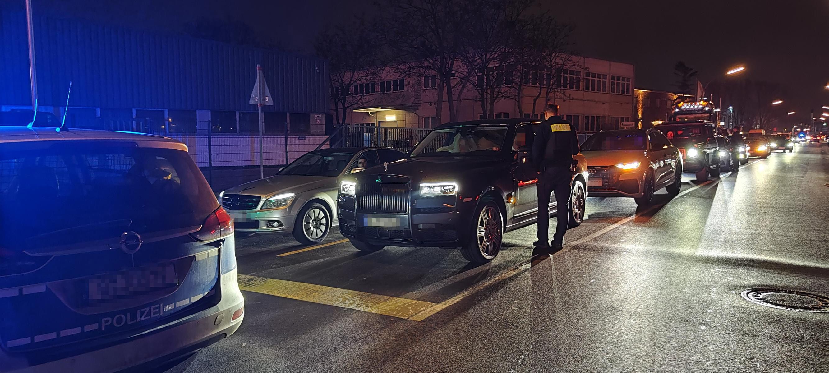 Image - Autorennen und Feuerwerk: Protz-Party beim Remmo-Clan! Polizei stoppt irren Hochzeits-Konvoi