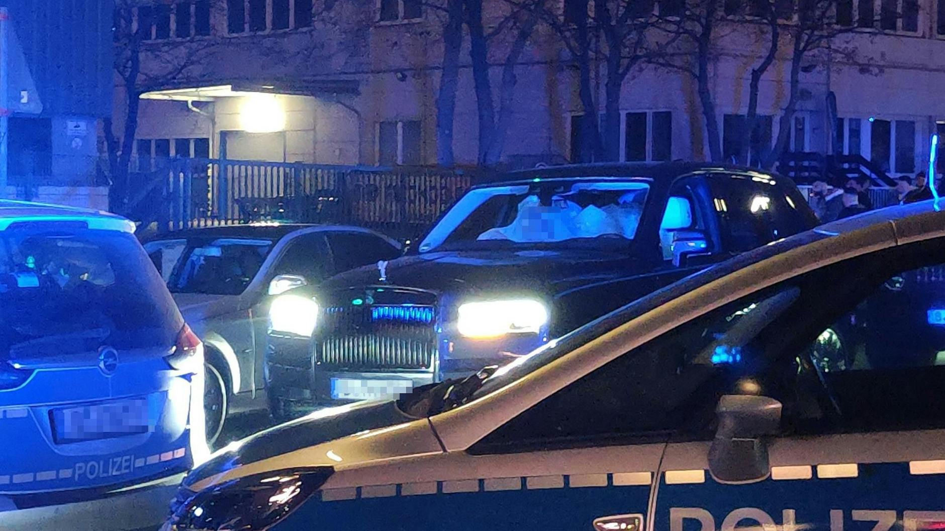 Die Braut wurde stilecht im Rolls Royce chauffiert.