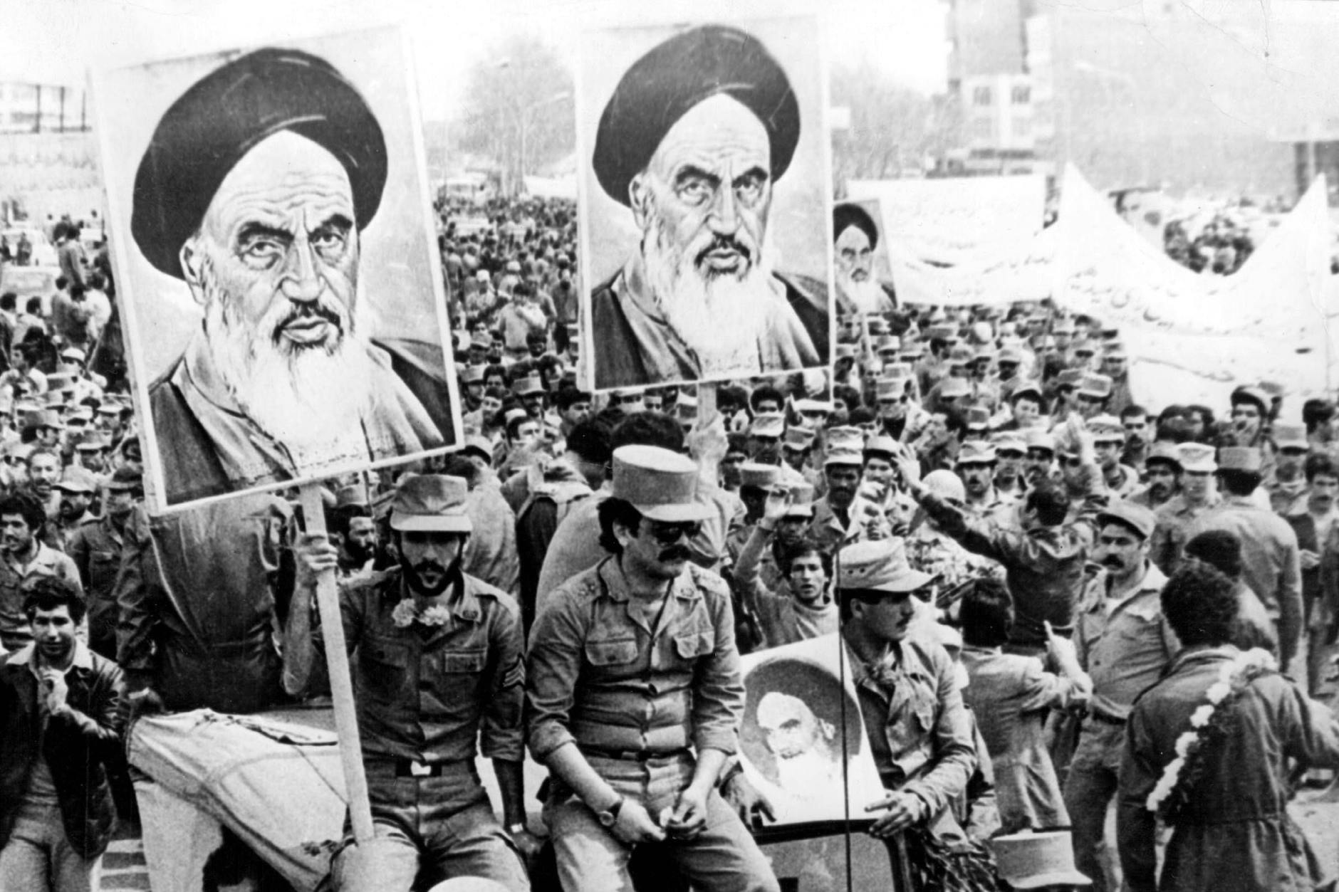 Am 1. Februar 1978 wird Ruhollah Chomeini in Teheran von begeisterten Massen begrüßt.