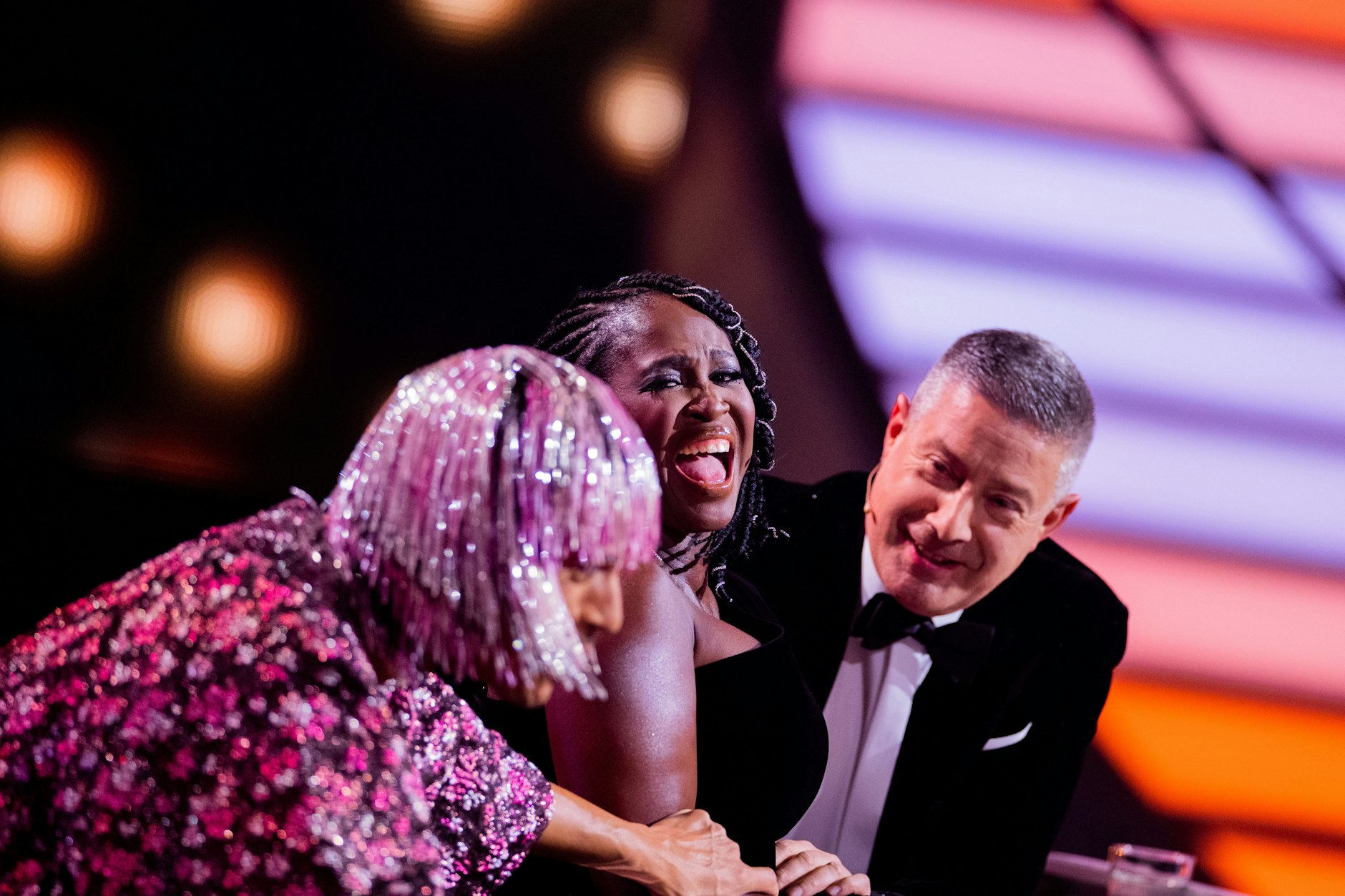 Die „Let’s Dance“-Jury Jorge González, Joachim Llambi und&nbsp; Motsi Mabuse (vorn von links) freut sich auf die neue Staffel 2023.