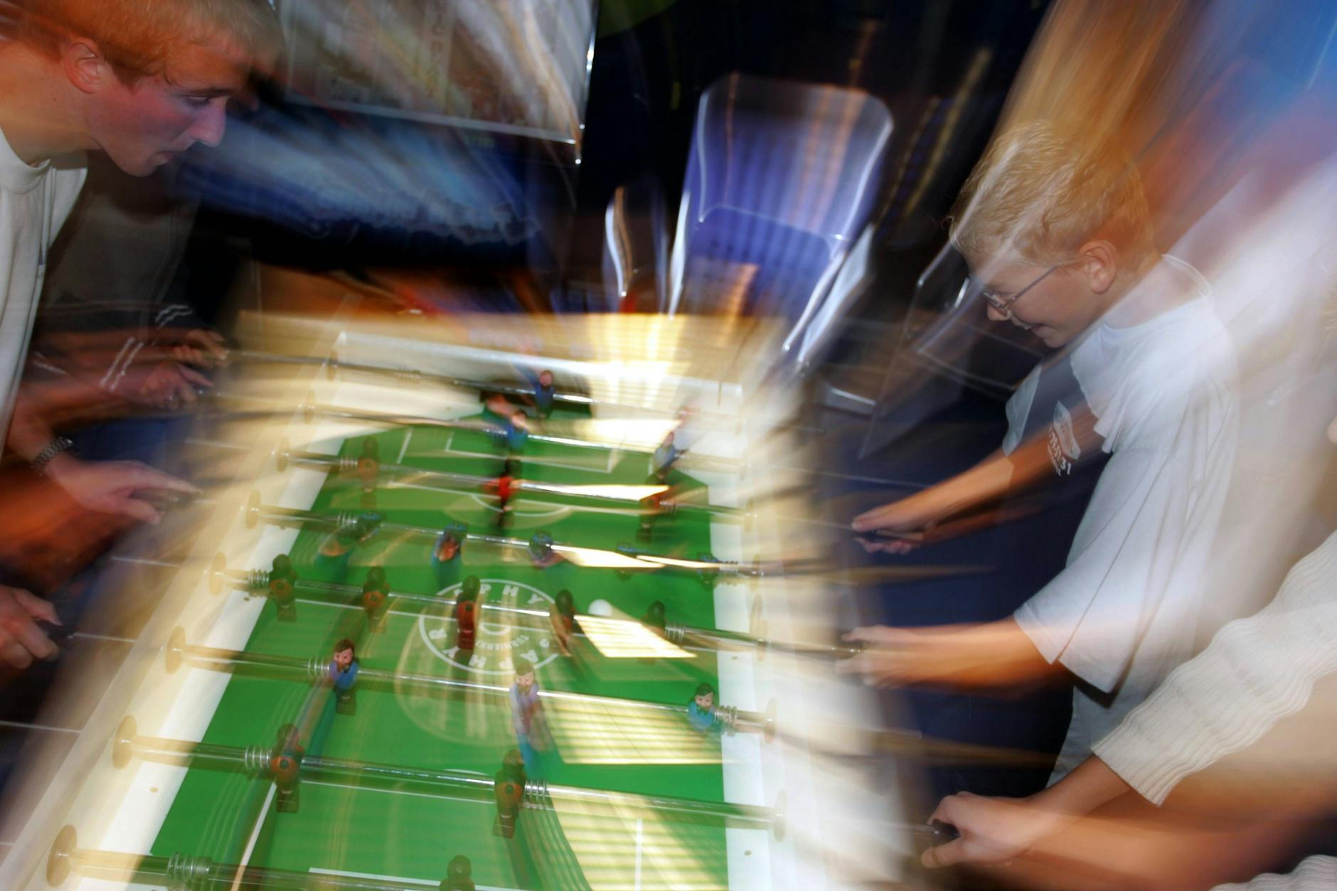 Tischfußball macht richtig Spaß und ist ideal, um den Alltagsstress zu vergessen.