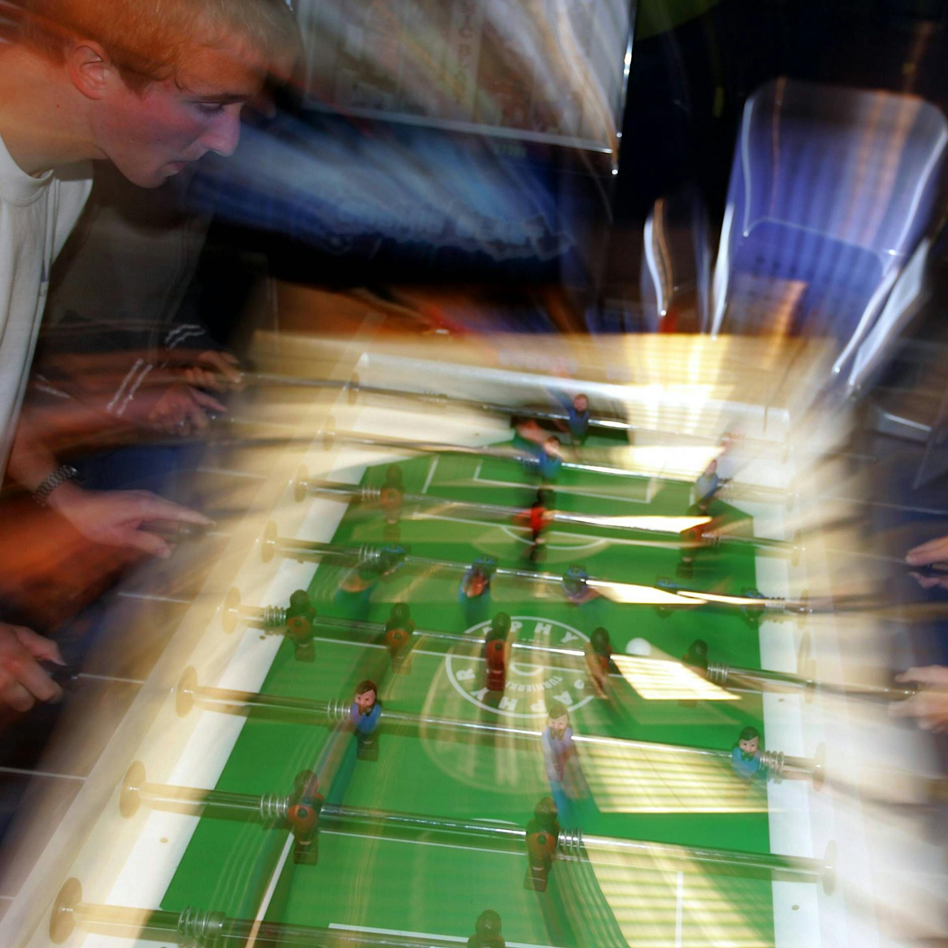 Flippern, Dart, Billard, Kickern in Berlin: Hier gibt’s Kneipensport zum Bier