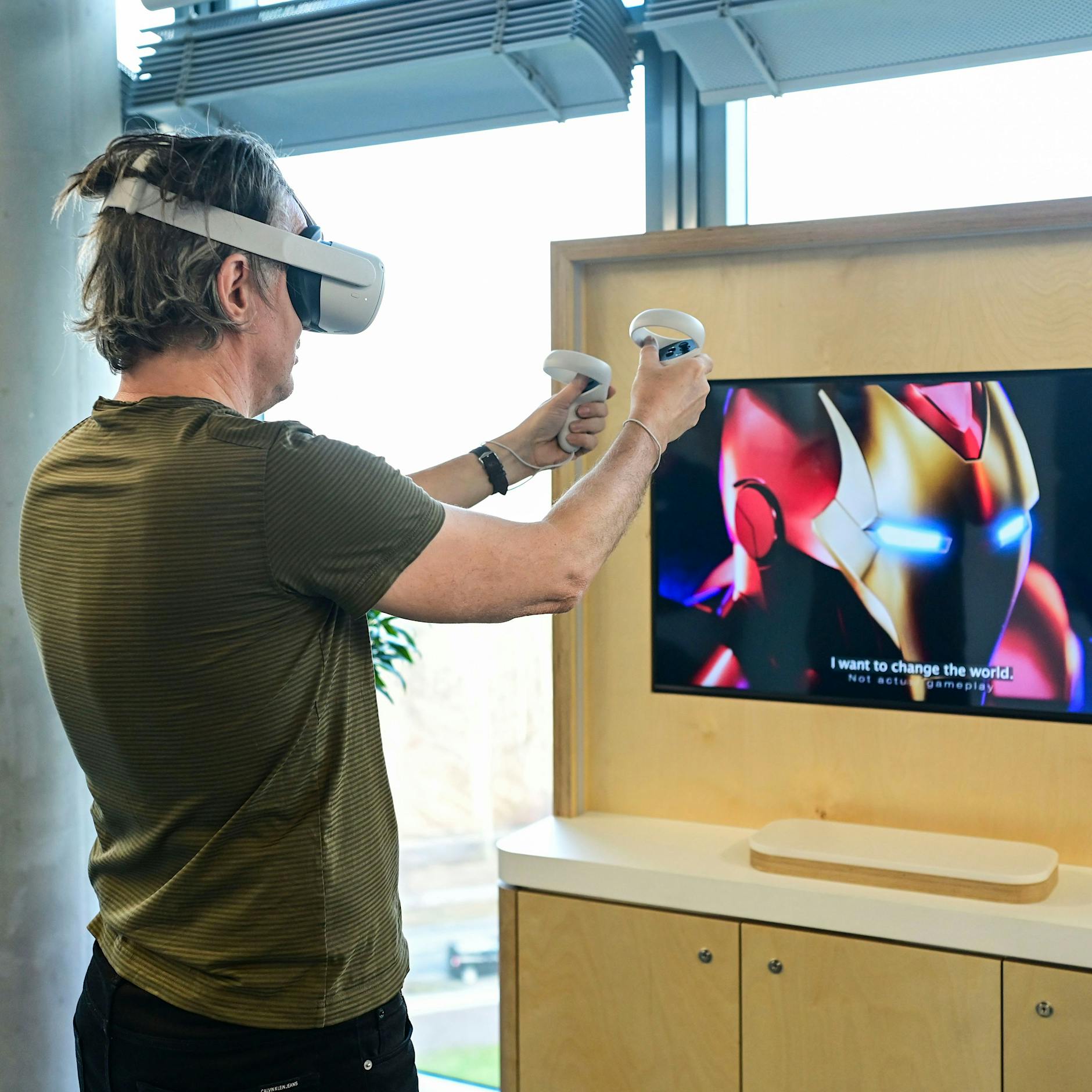 Fuchteln, boxen, fliegen, arbeiten: KURIER testet das Metaverse. Was taugt die VR-Brille Quest 2 wirklich?