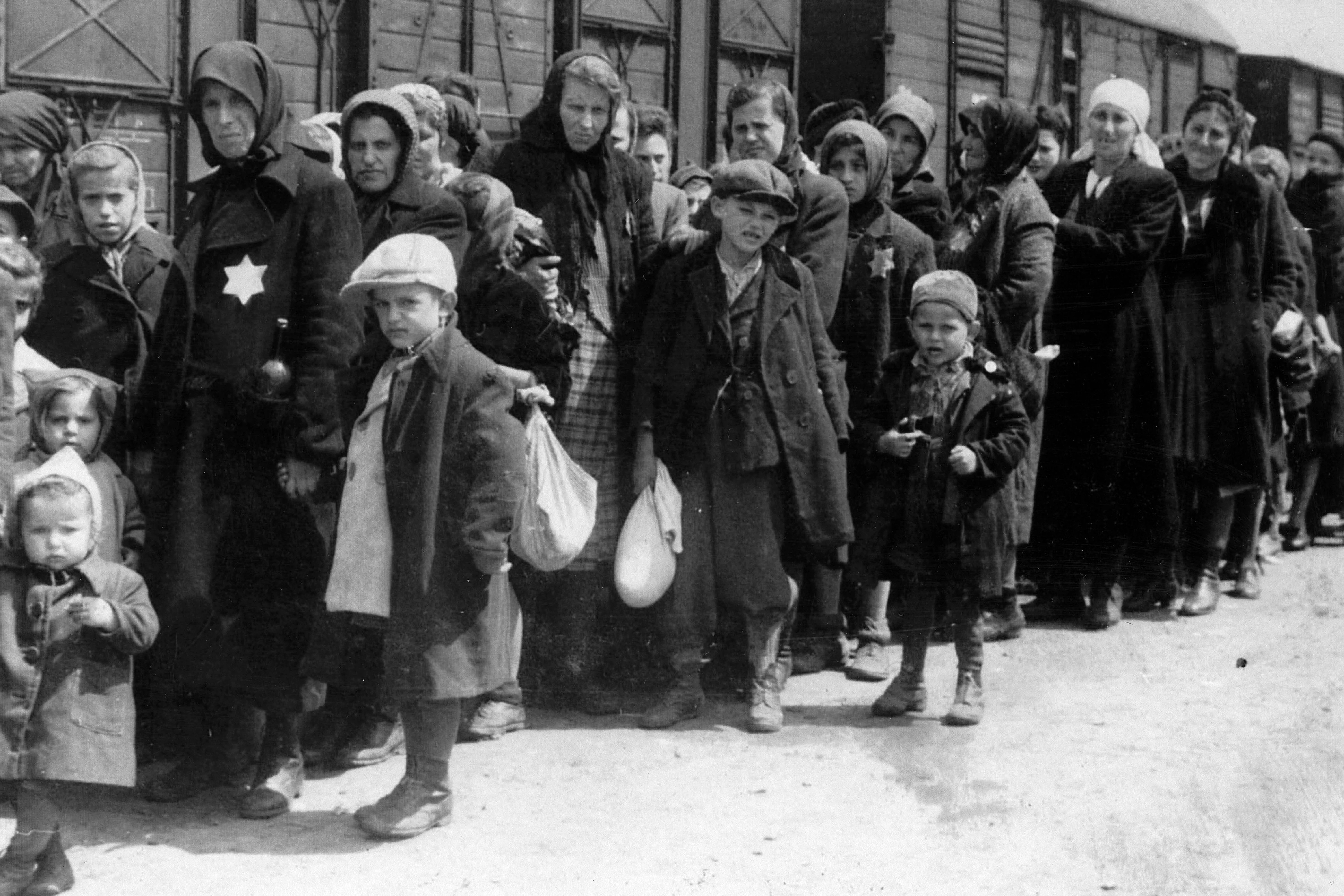 Ankunft eines Zuges mit Juden, die in das Vernichtungslager Auschwitz deportiert wurden.