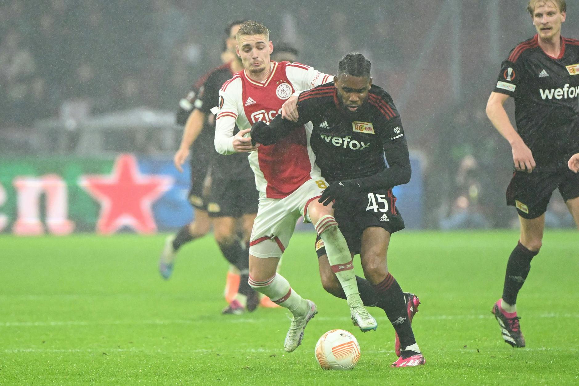 Jordan Siebatcheu kam in Amsterdam nur 20 Minuten zum Einsatz. Gegen Schalke dürfte der Stürmer wieder in die Anfangsformation rutschen.