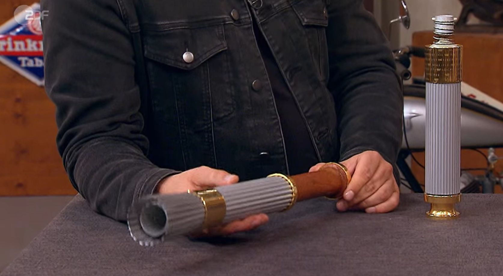 Image - Knallharter Preiskampf bei „Bares für Rares“: DIESE irre Summe ist eine olympische Fackel tatsächlich wert