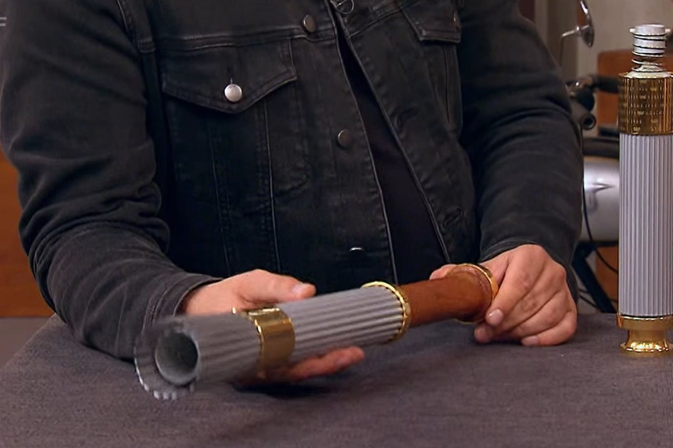 Was man so alles auf dem Flohmarkt findet: olympische Fackel von 1996 heute bei „Bares für Rares“.