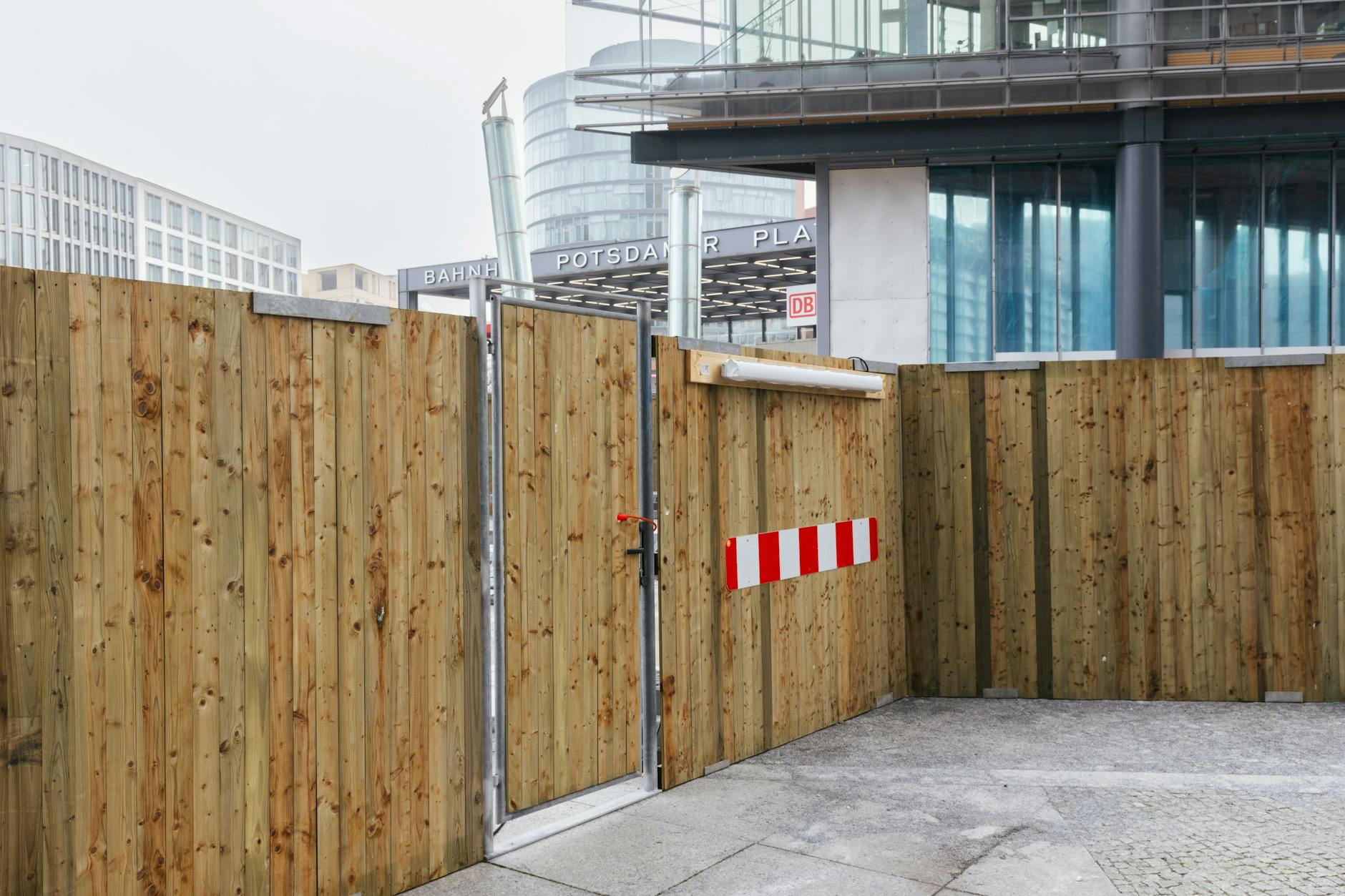Durchfahrtverbot: Derzeit wird die Alte Potsdamer Straße zur Fußgängerzone umgebaut.