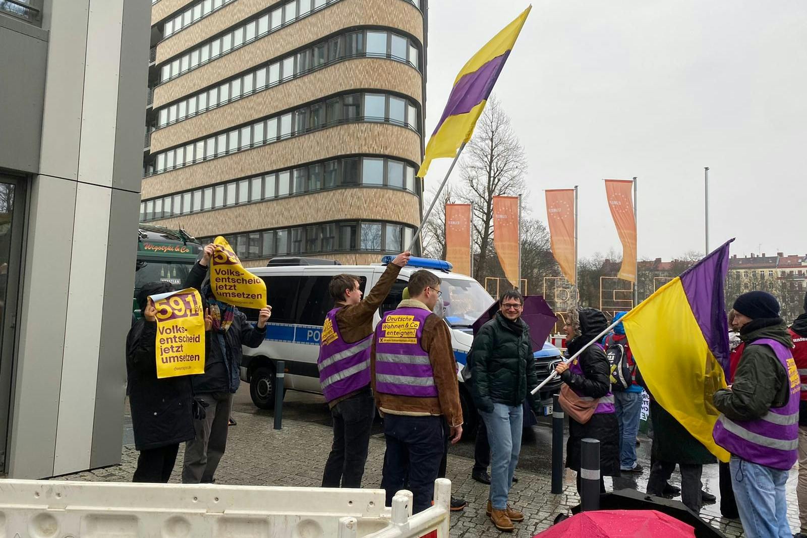 Demonstranten der Initiative „Deutsche Wohnen und Co enteignen“.