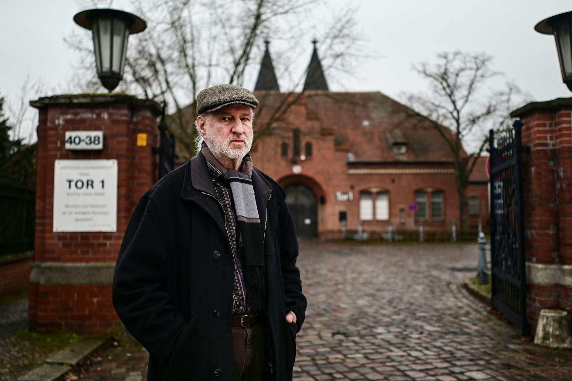 Thomas Müller vor der JVA Tegel, wo sich sein Sohn Marian seit Montag im Hungerstreik befindet.&nbsp;