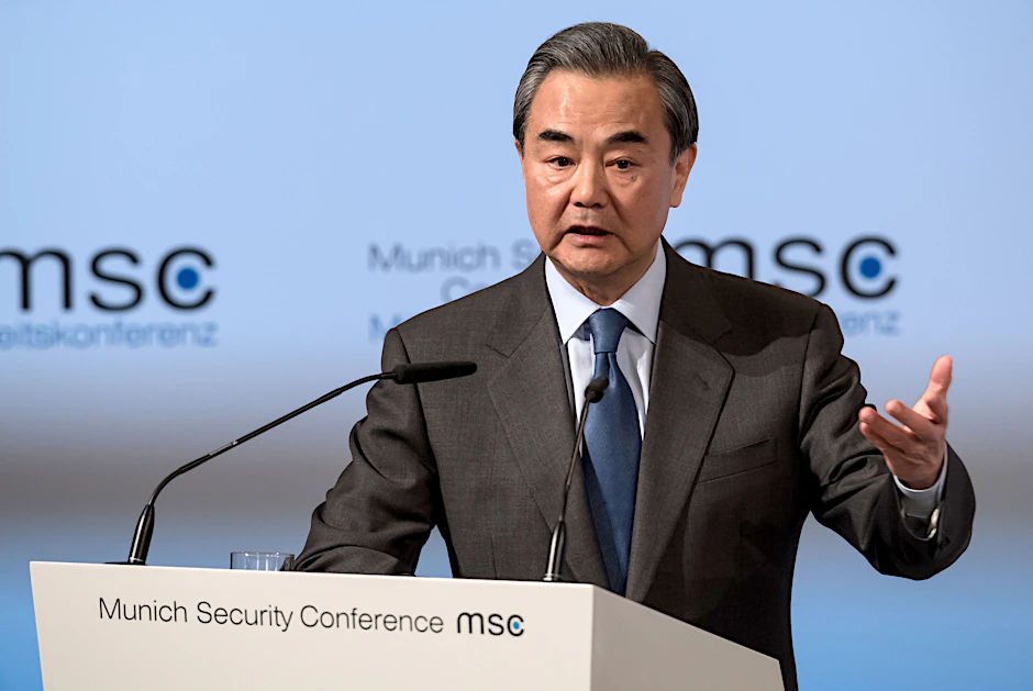 Der chinesische Außenminister Wang Yi spricht auf der Münchner Sicherheitskonferenz.&nbsp;