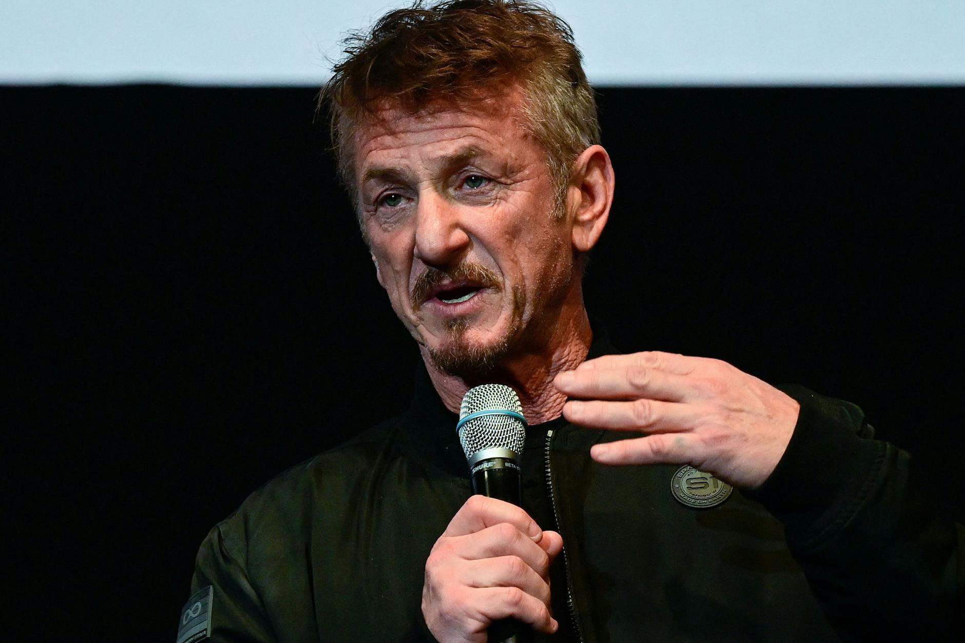 Der Schauspieler Sean Penn bei der Weltpremiere seines Dokfilms „Superpower“ über den Krieg in der Ukraine im Rahmen der Berlinale.