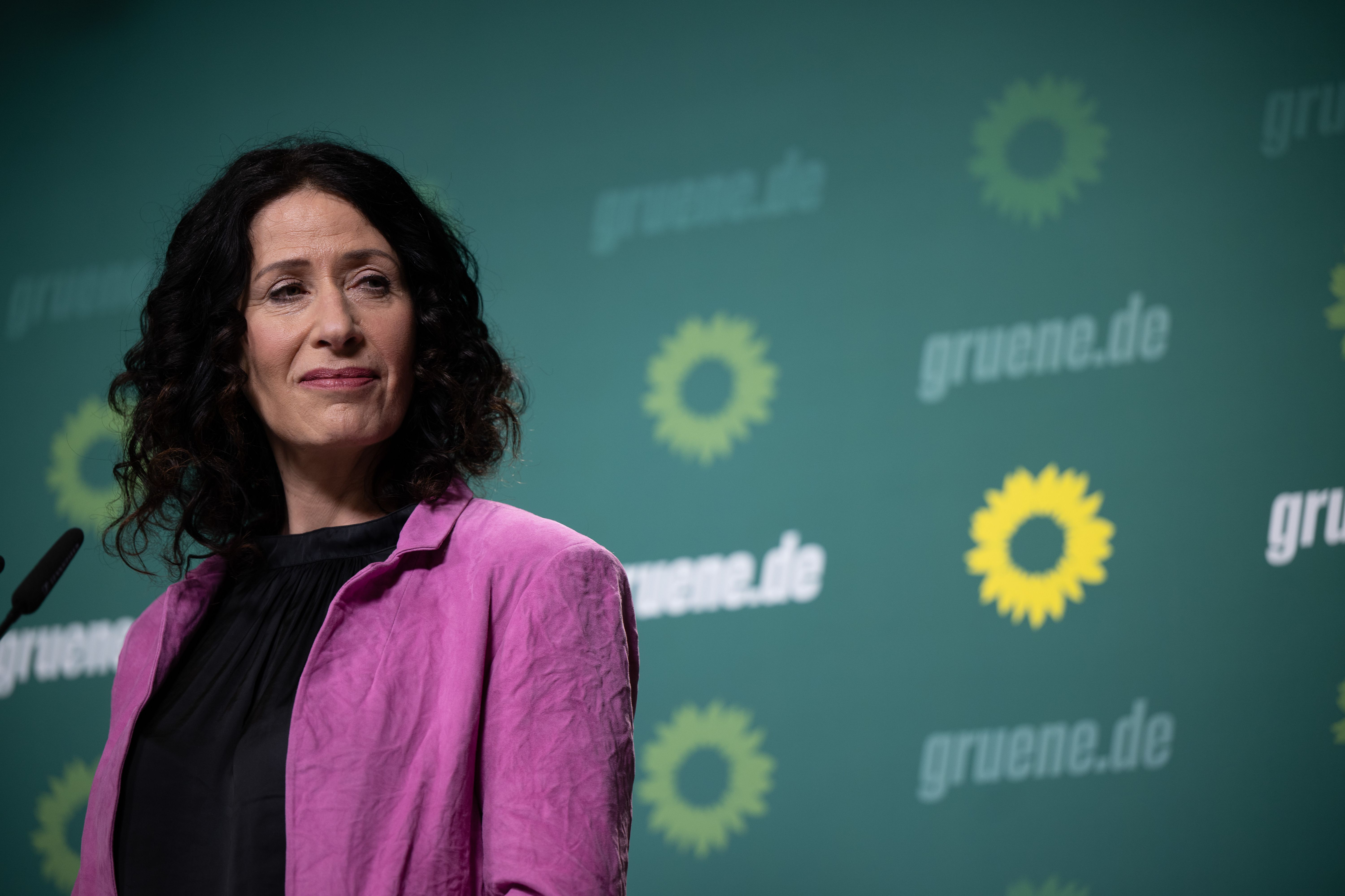 Image - Schock für Berlins Politiker: Heftige Morddrohungen gegen Grünen-Senatorin Bettina Jarasch! DAS stand in dem Drohbrief