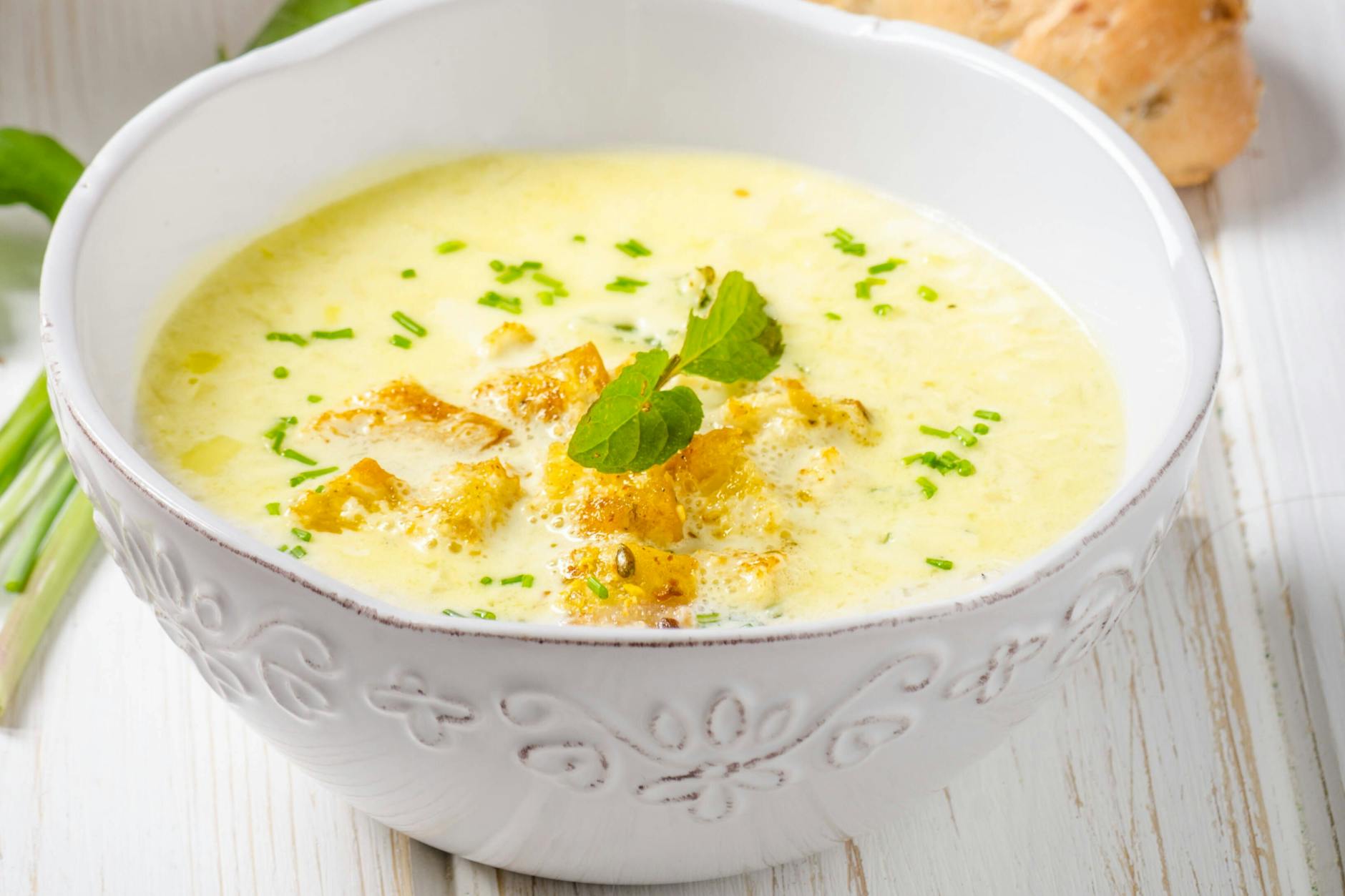 Diese leckere Käsesuppe ist blitzschnell gemacht und schmeckt der ganzen Familie.