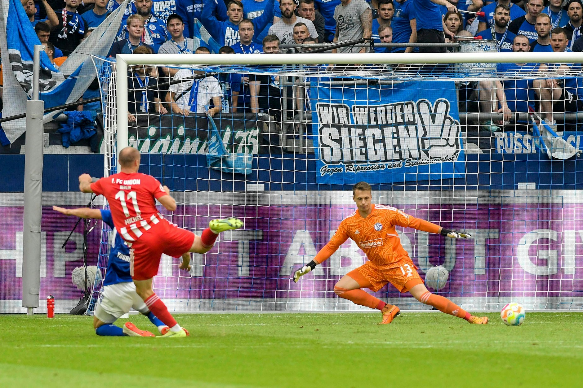 Im August feierte der 1. FC Union beim Krisenklub Schalke 04 ein Schützenfest. Sven Michel traf doppelt und am Ende stand es 6:1 für die Köpenicker. 