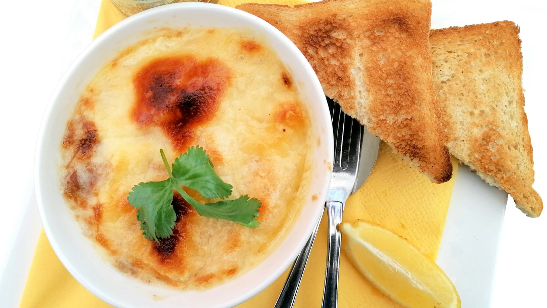 Würzfleisch wird als deftige Vorspeise noch heute gern gegessen - probieren Sie das Rezept aus der DDR mal aus!