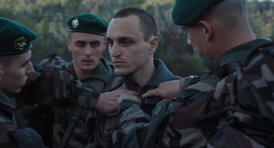 Franz Rogowski als Fremdenlegionär in einer Szene von „Disco Boy“ im Berlinale-Wettbewerb&nbsp;