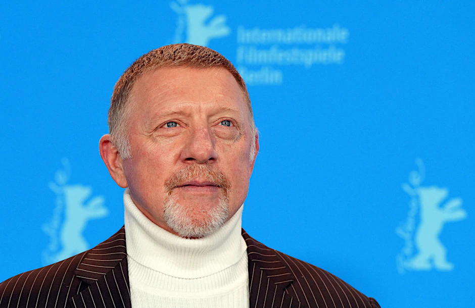 Boris Becker, ehemaliger Tennisprofi und Protagonist, steht beim Fototermin zum Film „Boom! Boom! The World vs. Boris Becker“ im Rahmen der Berlinale vor der Fotowand.
