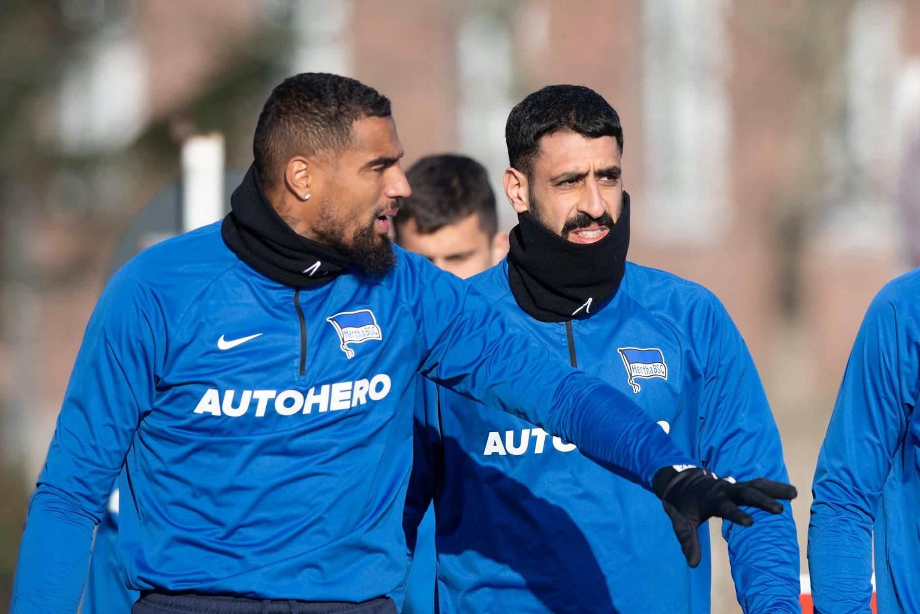 Prince Boateng (34) und Tolga Cigerci (30, r.) gehen bei Hertha BSC voran, geben auf und neben dem Platz den Ton an. 