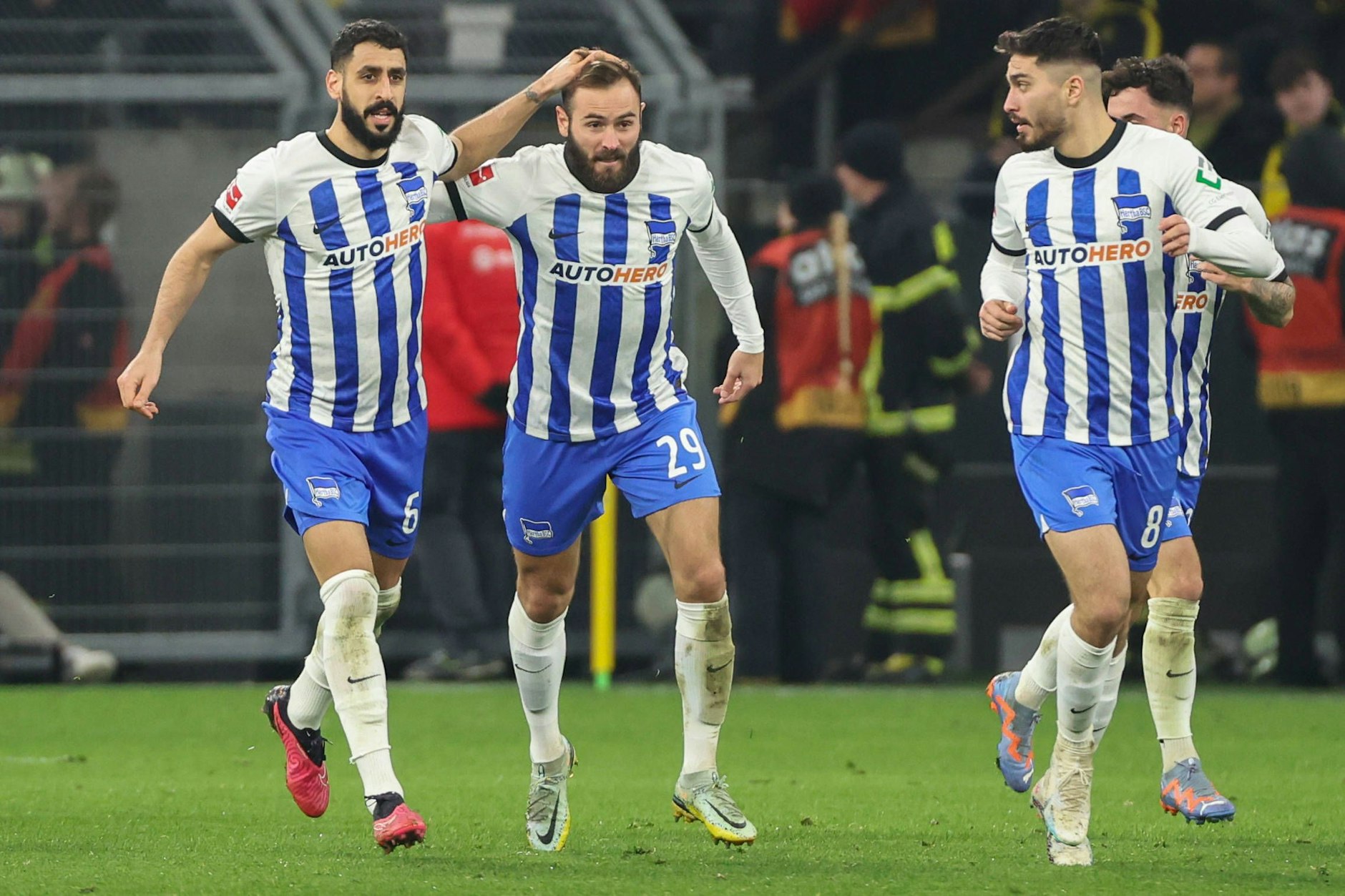 Neben Tolga Cigerci (l.) blüht Lucas Tousart (25) bei Hertha BSC immer mehr auf. Der Franzose traf beim BVB zum 1:2 und zeigte eine starke Leistung.&nbsp;