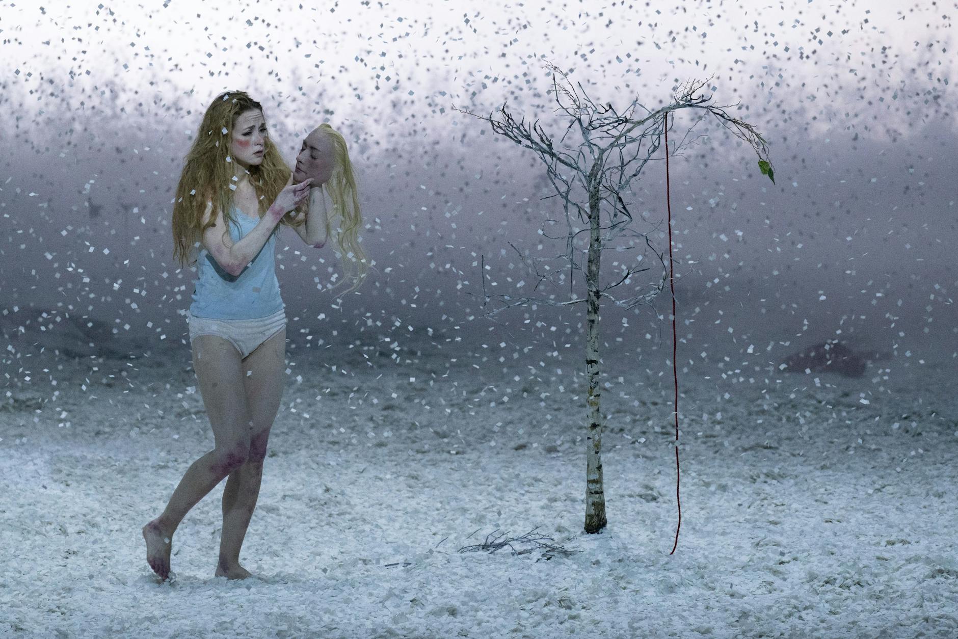 Vera-Lotte Boecker als Daphne in der gleichnamigen Inszenierung an der Staatsoper.