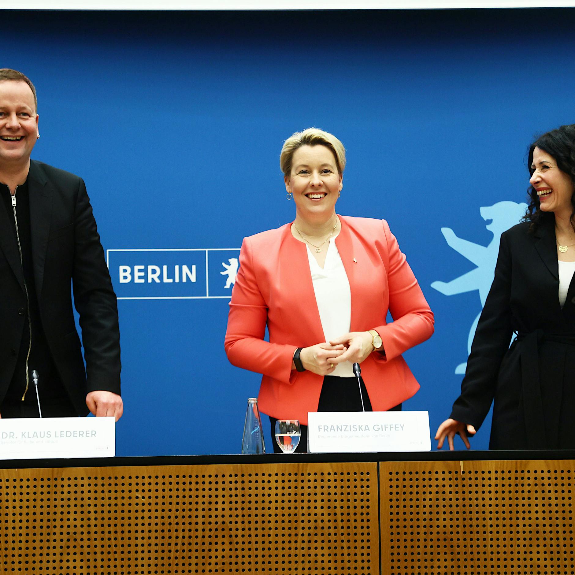 Bericht: Berliner SPD lädt zu Gesprächen über Fortführung von Rot-Grün-Rot ein