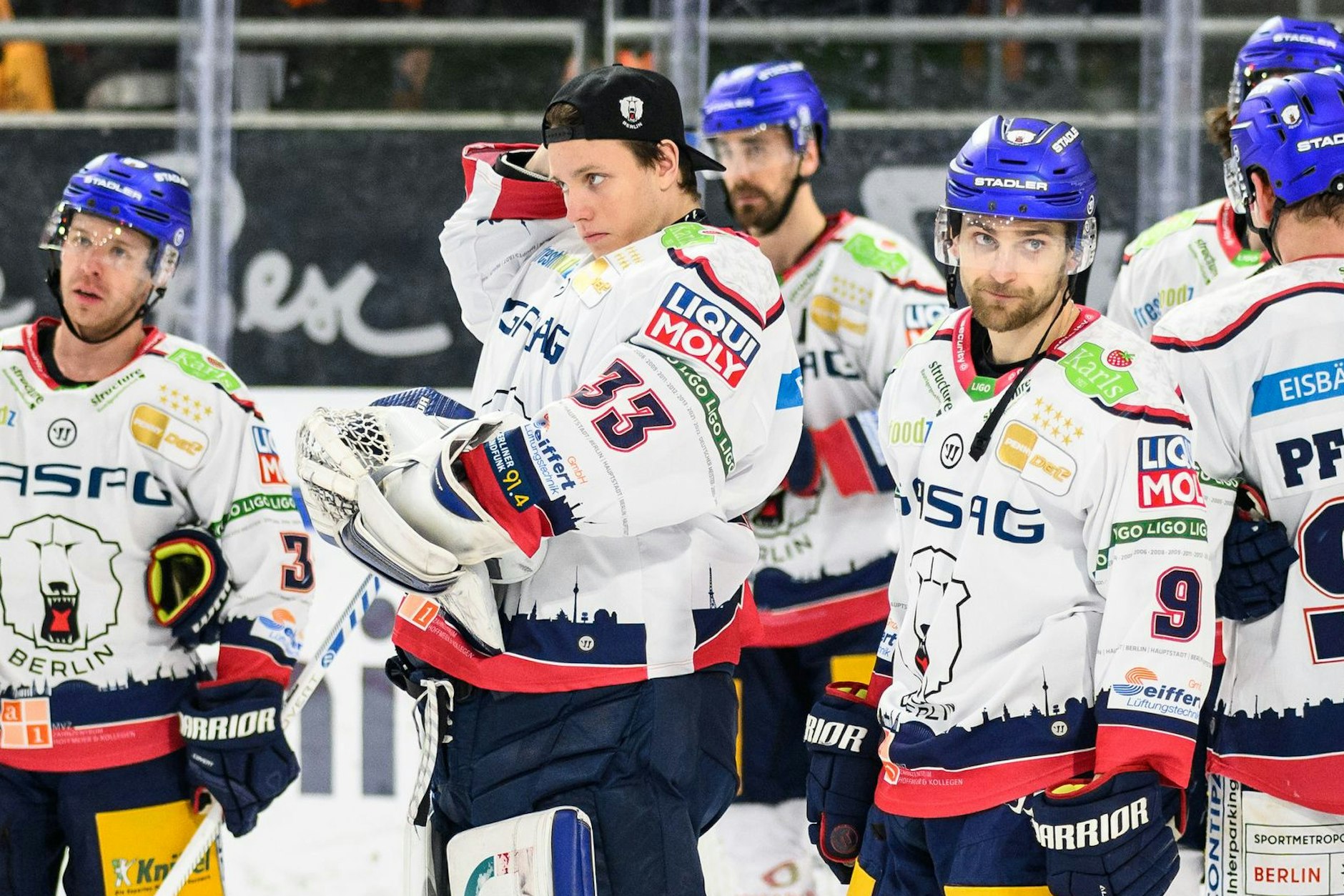 Nach dem 0:1 in Wolfsburg wissen die Eisbären schon ganz genau, was die Stunde geschlagen hat.
