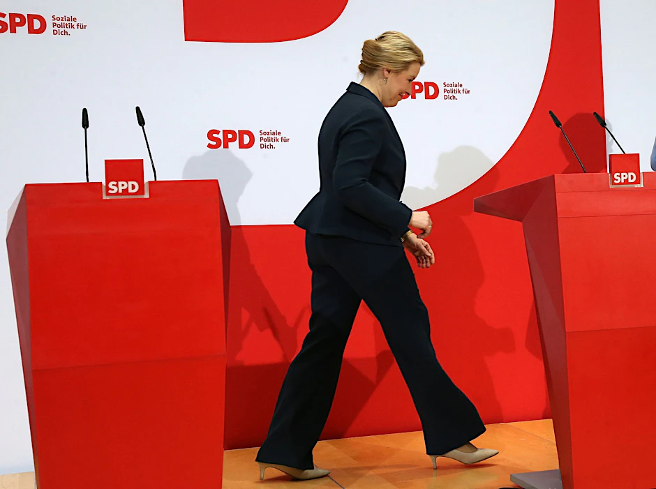 Franziska Giffey (SPD), Regierende Bürgermeisterin von Berlin, verlässt das Podium. Wird die SPD in Berlin an der Macht bleiben?
