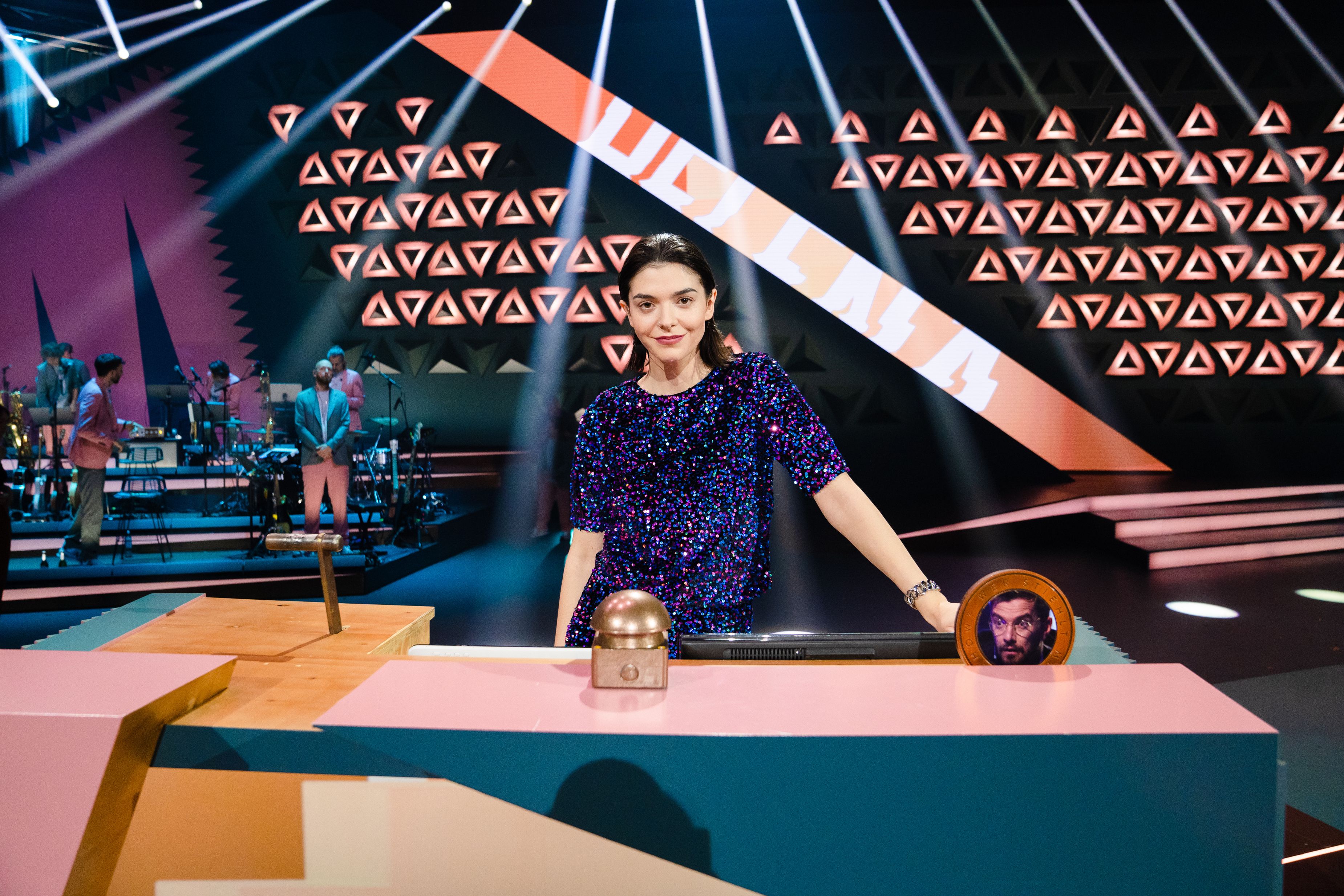 Image - „Wer stiehlt mir die Show?“ Helena (26) aus Berlin: Wer ist die Frau, die TV-Star Joko Winterscheidt die Sendung klaute?