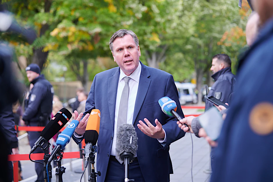 Innenstaatssekretär Torsten Akmann im September 2022. Soeben hatte das Landesverfassungsgericht eine erste Einschätzung der von der Innenverwaltung zu verantwortenden Abgeordnetenhauswahl abgegeben. Tendenz: vernichtend.