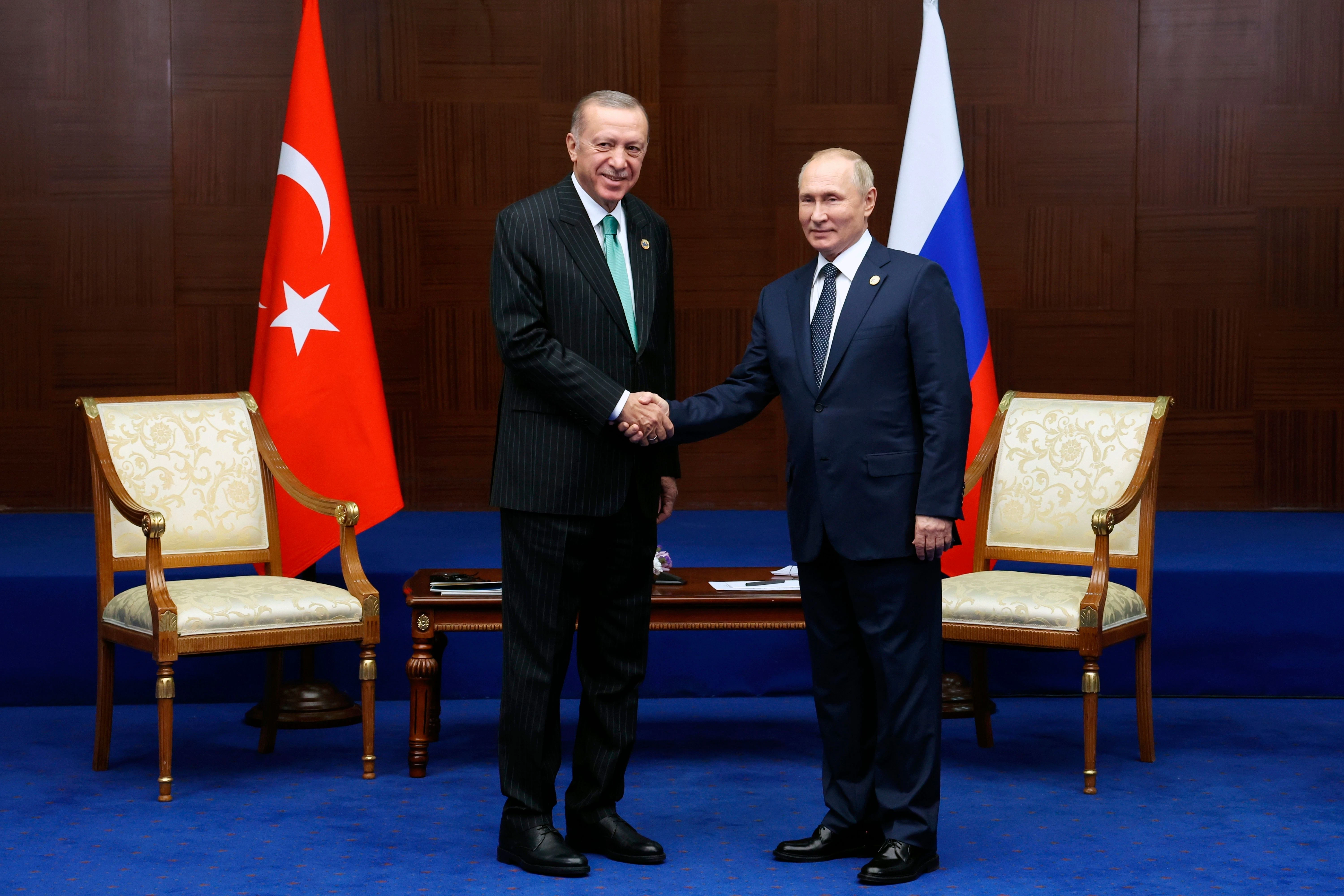 Wladimir Putin und Recep Tayyip Erdogan scheinen sich trotz des Ukraine-Krieges weiterhin gut zu verständigen, den 13.10.2020 in Astana, Kasachstan.&nbsp;