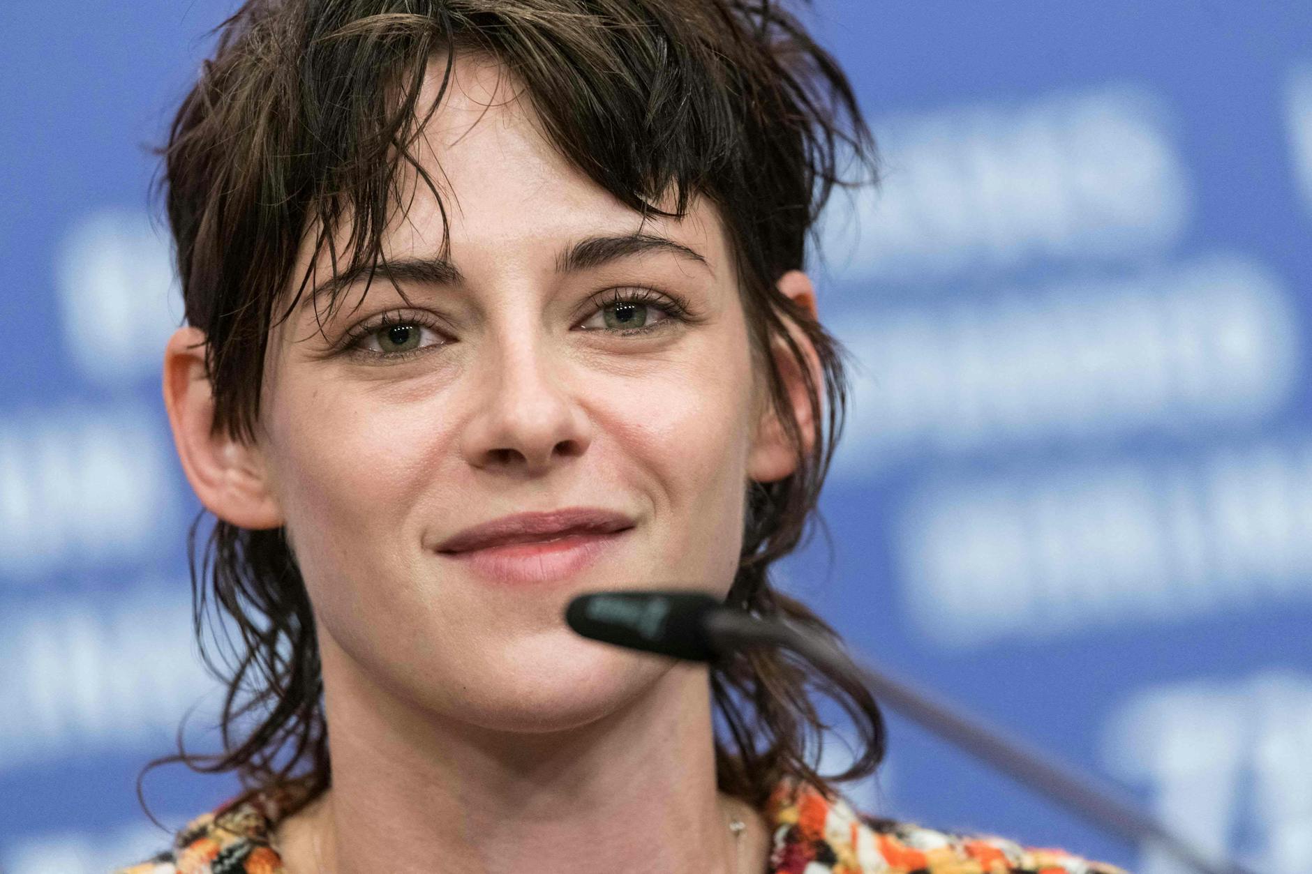 Vokuhilas sind sicher eine der meistgehassten Frisuren: An Kristen Stewart sieht der Schnitt allerdings cool aus.