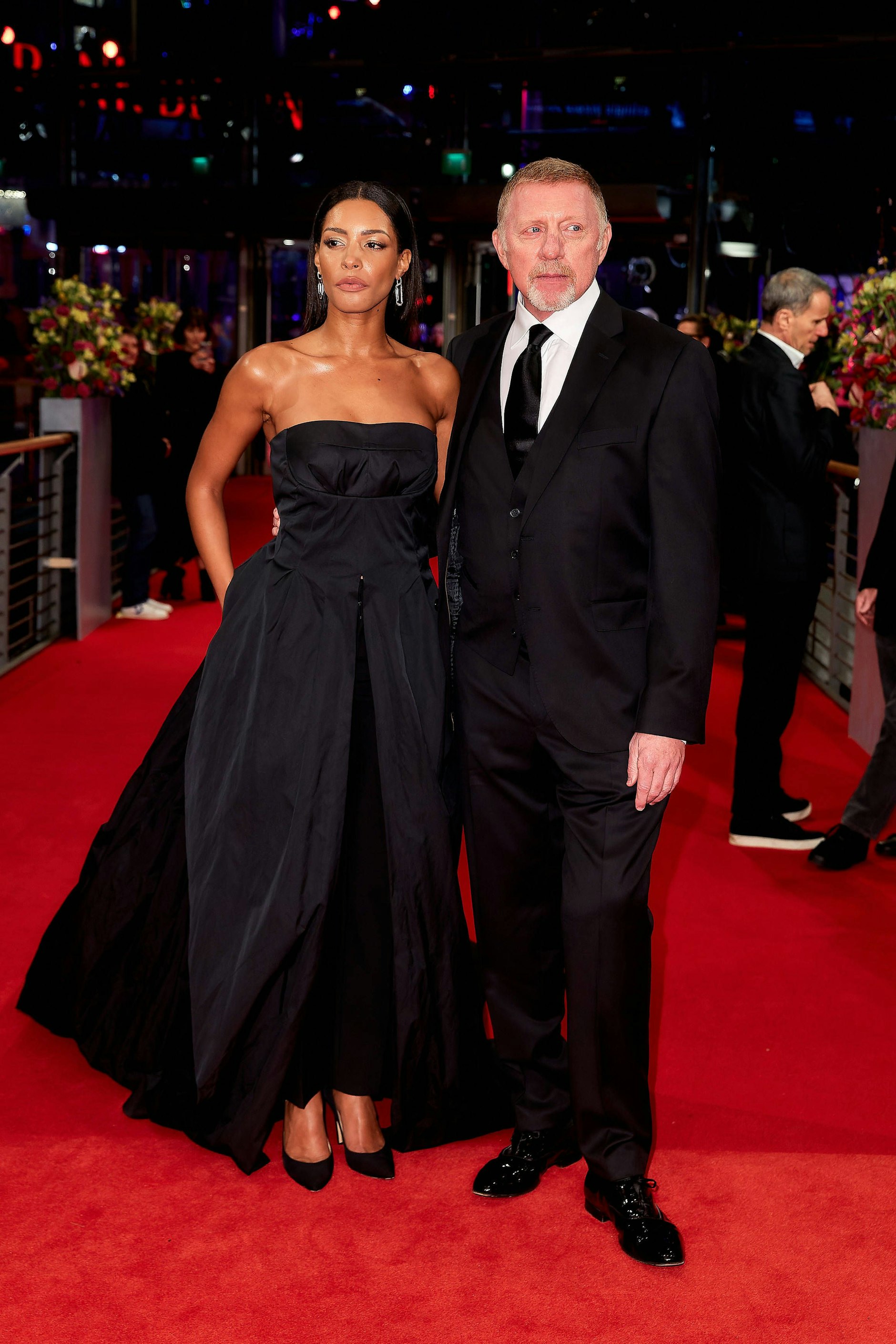 <strong>TOP:</strong> Mit Boris Becker an der Seite positiv aufzufallen, ist kein leichtes Unterfangen. Schließlich umweht den einstigen Tennisstar immer eine zarte Trash-Brise. &nbsp;Lilian de Carvalho Monteiro aber hat’s geschafft – und das gleich beim ersten Mal. Noch nie hatte Becker seine neue Partnerin auf einem roten Teppich dabei, auf der Berlinale war es nun so weit. Und die Londonerin machte in ihrer schwarzen Kleid-Hosen-Kombi gar keine schlechte Figur. Augen für Boris hatte da jedenfalls niemand mehr.