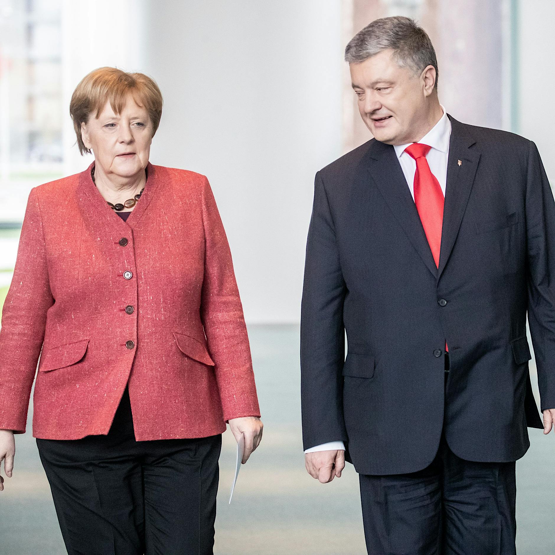 Russische Trolle: Angela Merkel telefonierte mit falschem Poroschenko