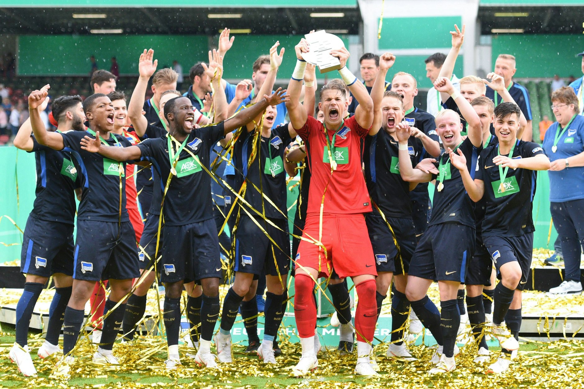 Der „goldene Jahrgang 1999“ krönte sich 2018 zum Deutschen Meister der A-Junioren. Außer Jessic Ngankam (2.v.l.) spielt derzeit keiner mehr für Hertha BSC.