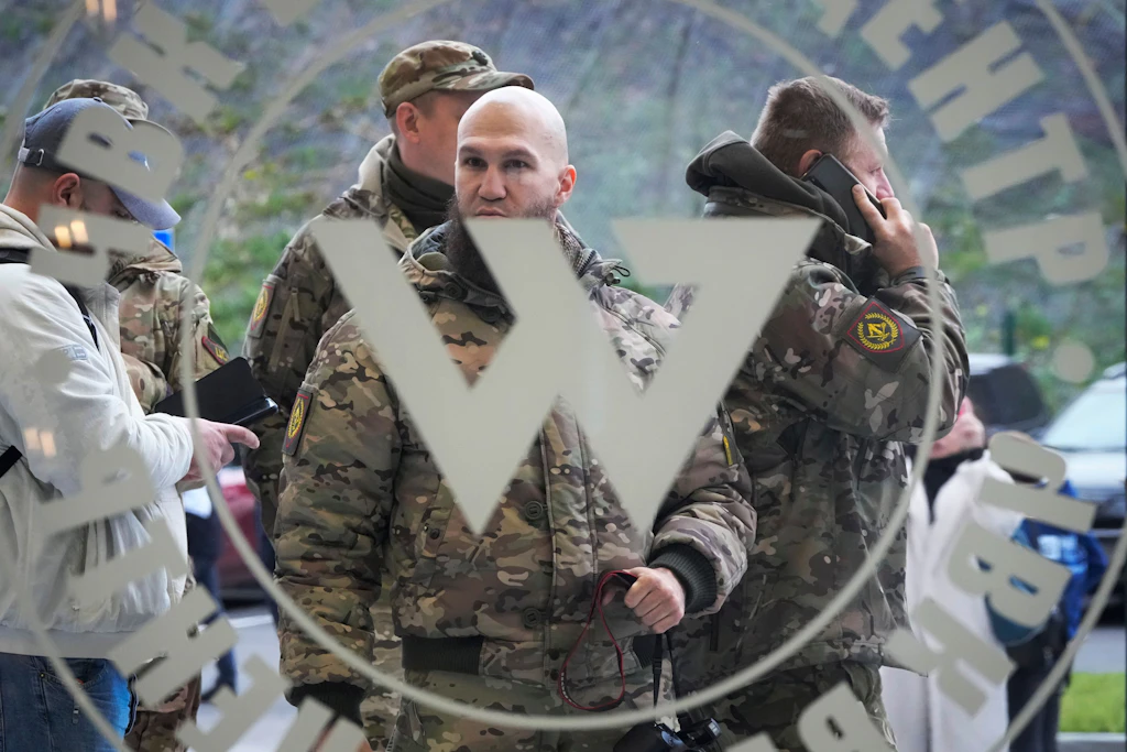 „Ukrainer haben Eier“: Videos zeigen, wie Wagner-Chef Prigoschin Söldner anwirbt