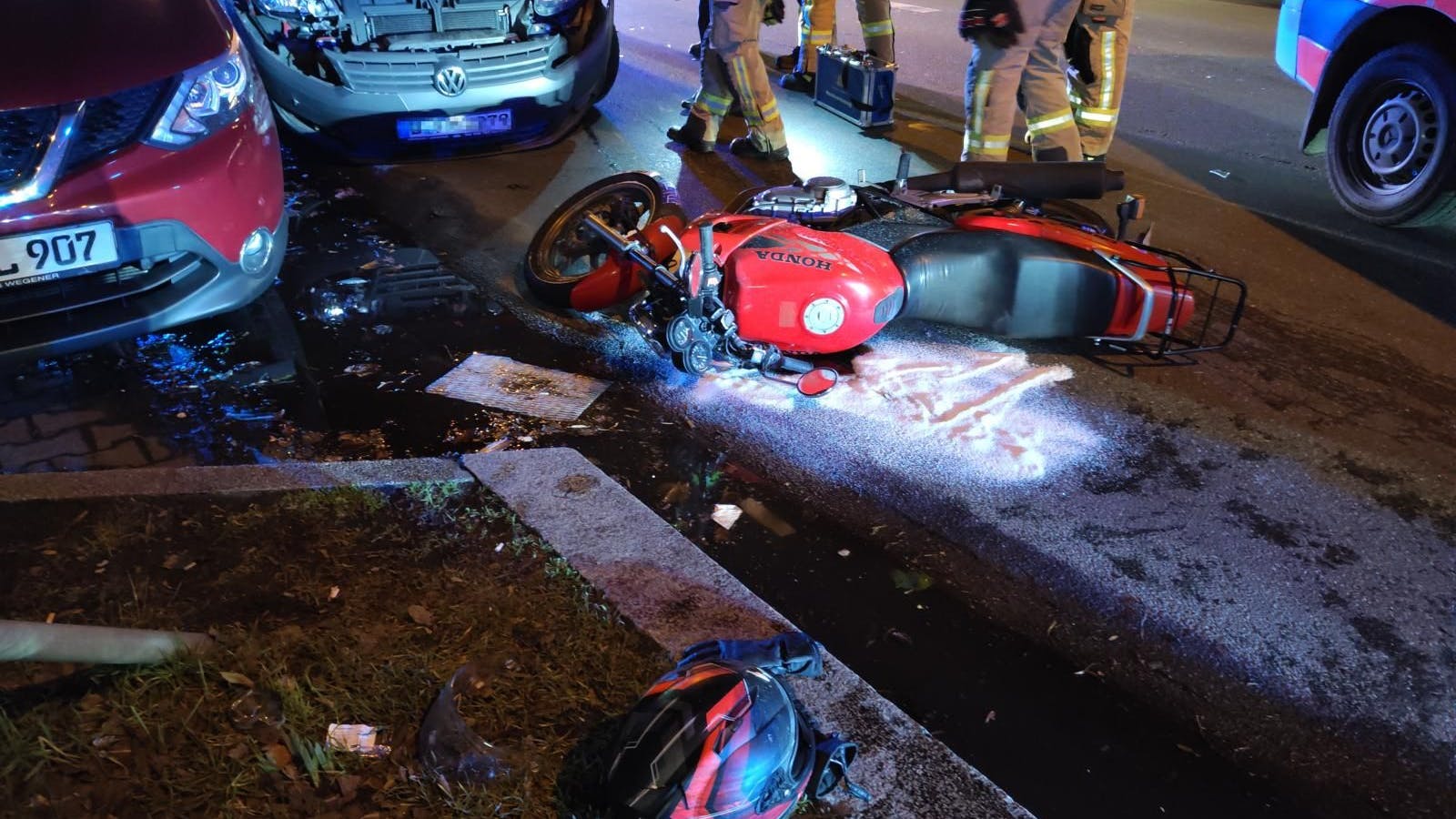 Bei einem schweren Unfall in Baumschulenweg wurde ein Motorradfahrer verletzt.