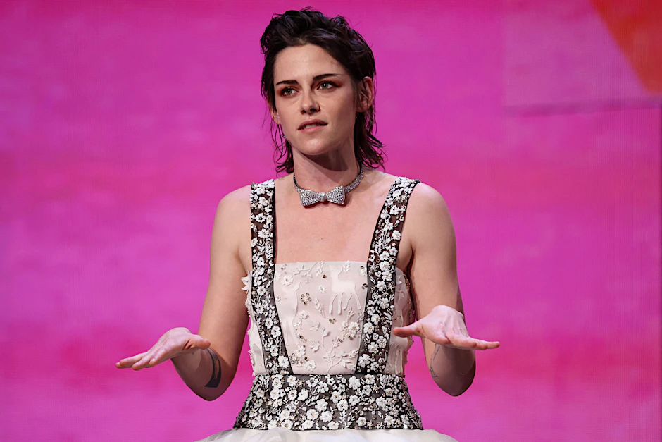 Beruhigen Sie sich! Berlin ist aus dem Häuschen, weil Stilikone Kristen Stewart in der Stadt ist.