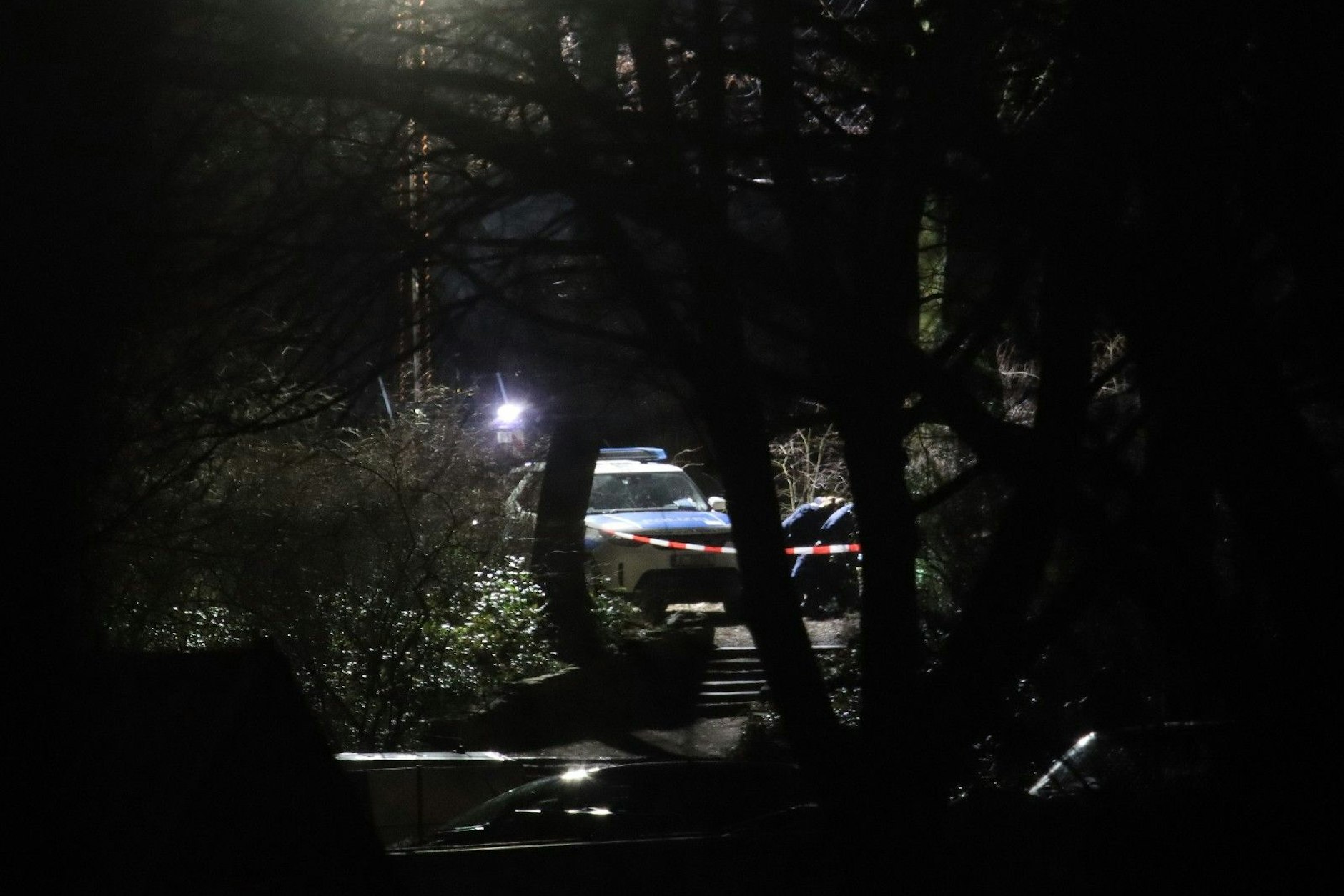 Ein seit Dienstagnachmittag als vermisst gemeldetes Mädchen (5) ist gefunden worden. Es war schwer verletzt und starb in einem Krankenhaus. Die Polizei geht von einem Tötungsdelikt aus. 