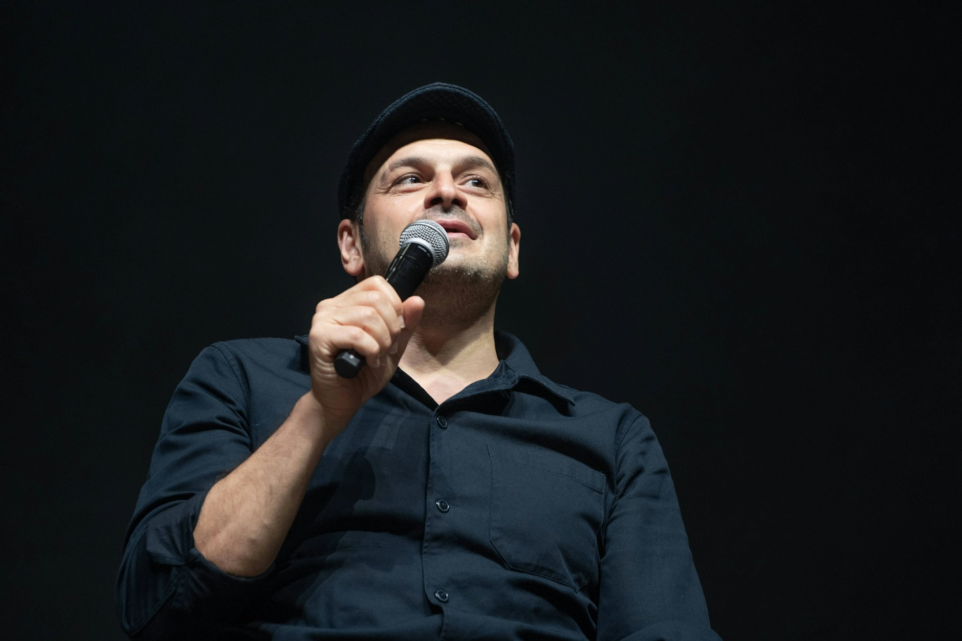 Kaya Yanar hat mehrere Familienmitglieder durch das Erdbeben in der Türkei verloren.