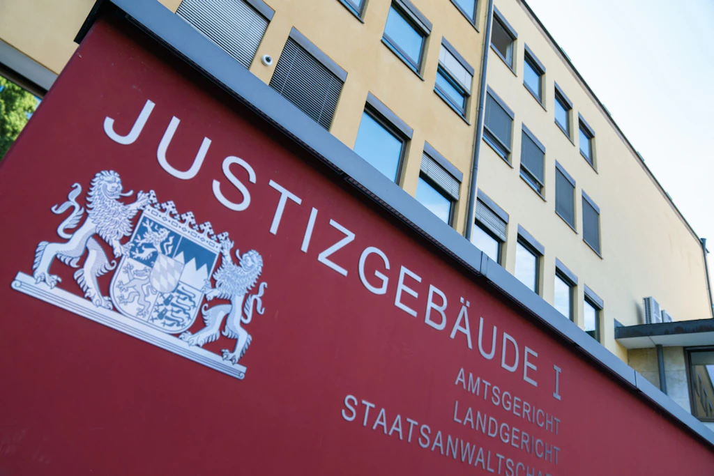 Polizei-Großaufgebot fasst mutmaßlichen Sexualstraftäter nach spektakulärer Flucht aus Gerichtsgebäude: So konnte der Mann entkommen!