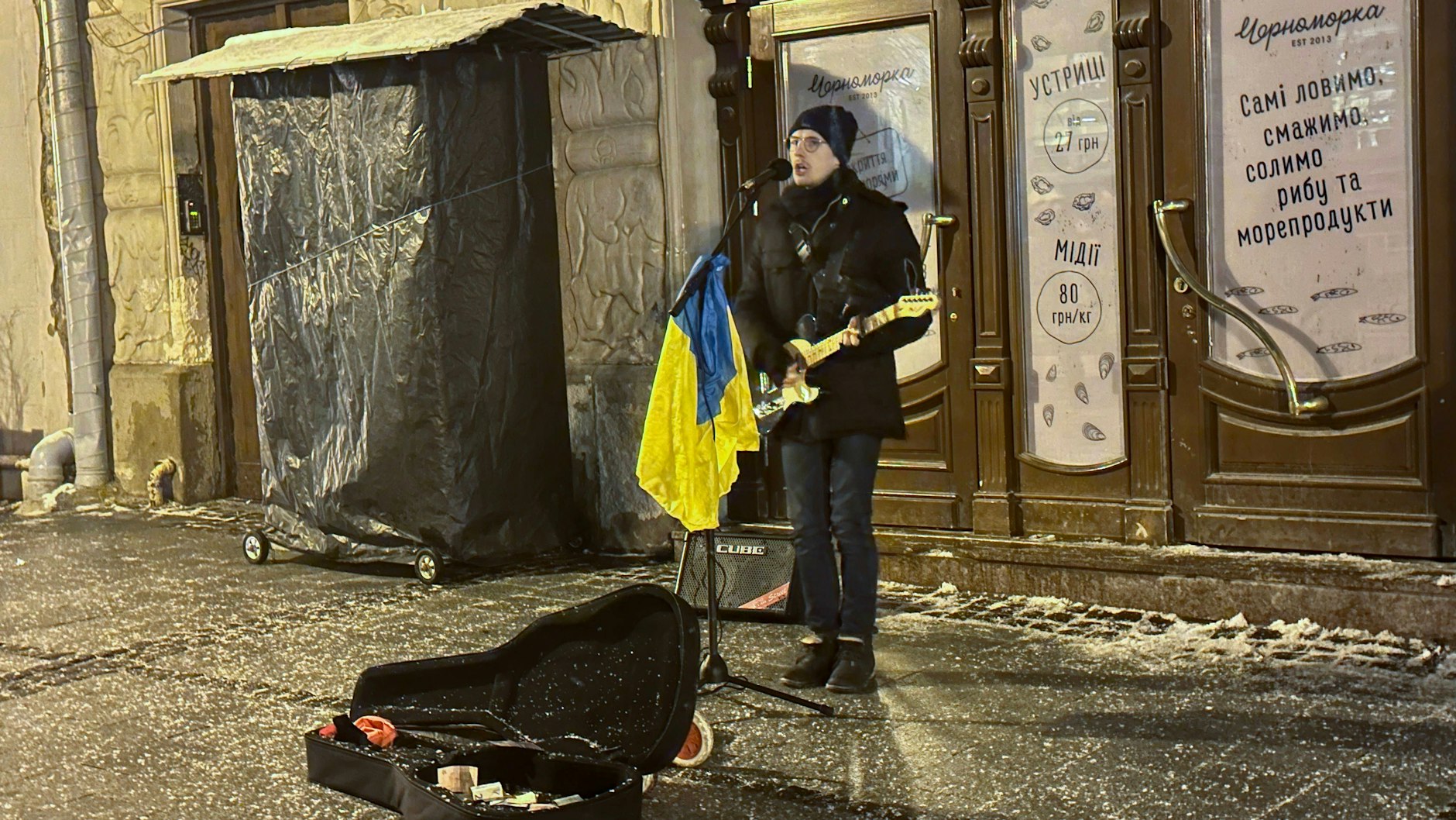 Auch am 23. Februar 2022 spielten die Straßenmusiker in den Gassen der Altstadt von Lwiw.