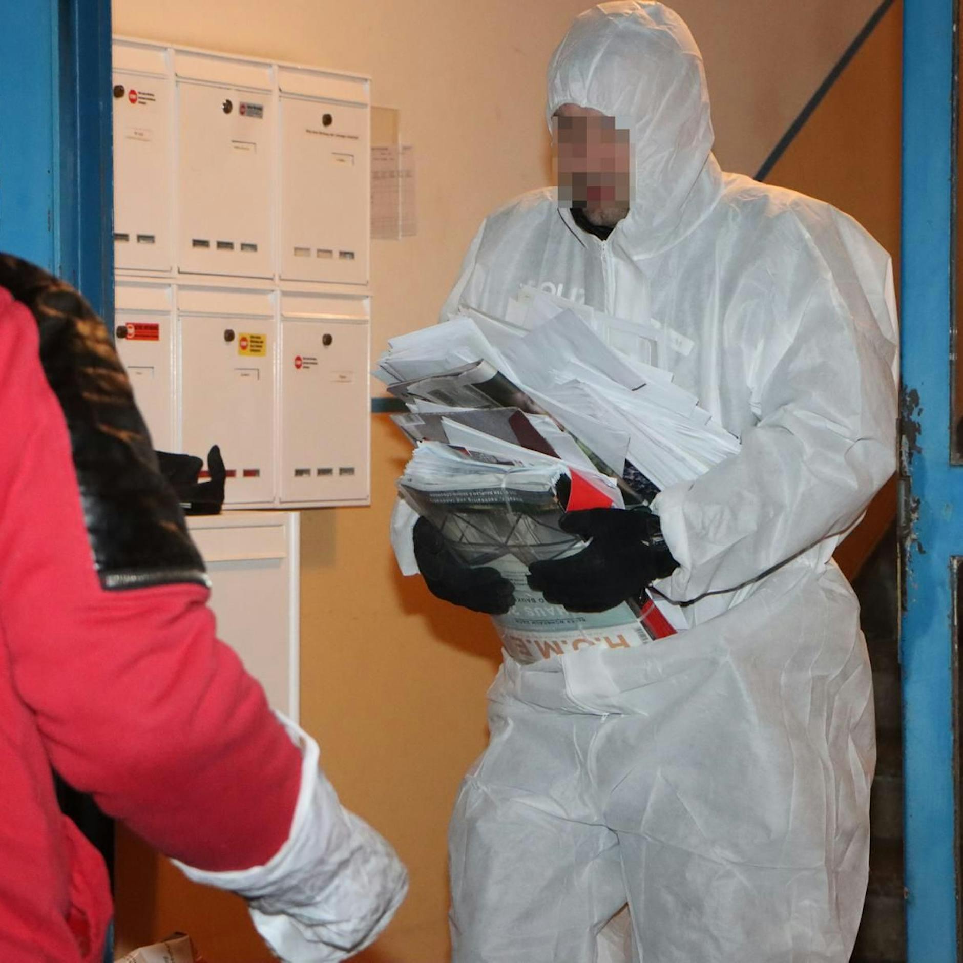 Wohnung voller unterschlagener Briefe, Kataloge, Zeitungen, Pakete: Zustellerin stellte nicht zu