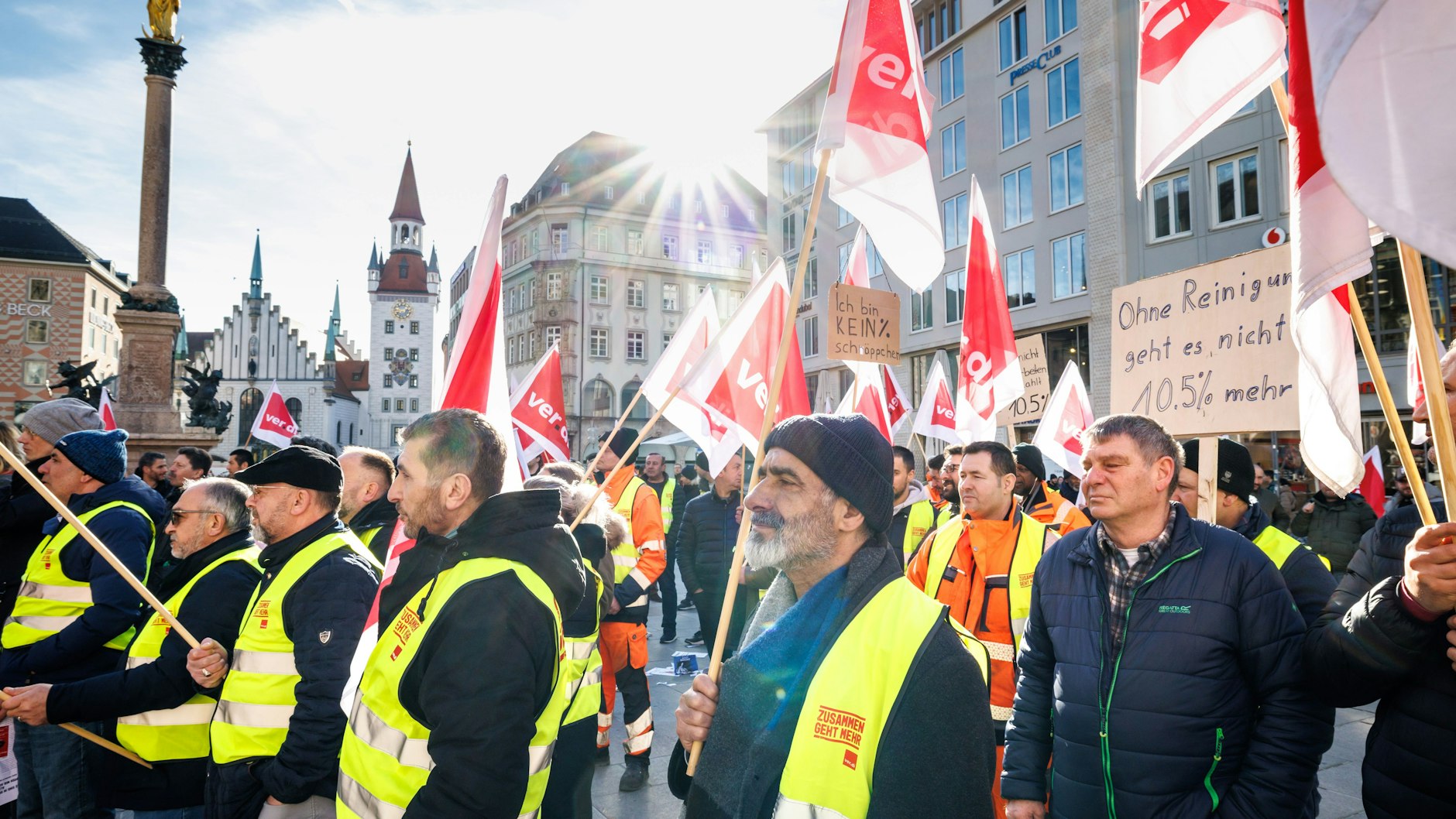 Streikversammlung der Münchner Straßenreiniger – sie verweigern zwei Tage lang den Dienst.