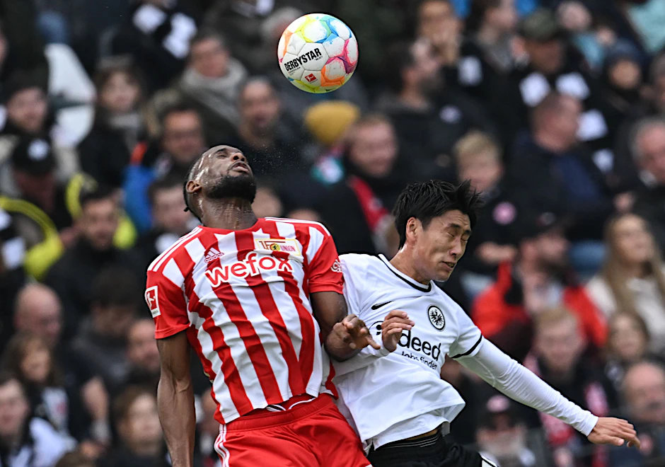 Jordan Siebatcheu (l.) und der 1. FC Union Berlin gastieren am 4. April bei Eintracht Frankfurt (hier: Daichi Kamada).