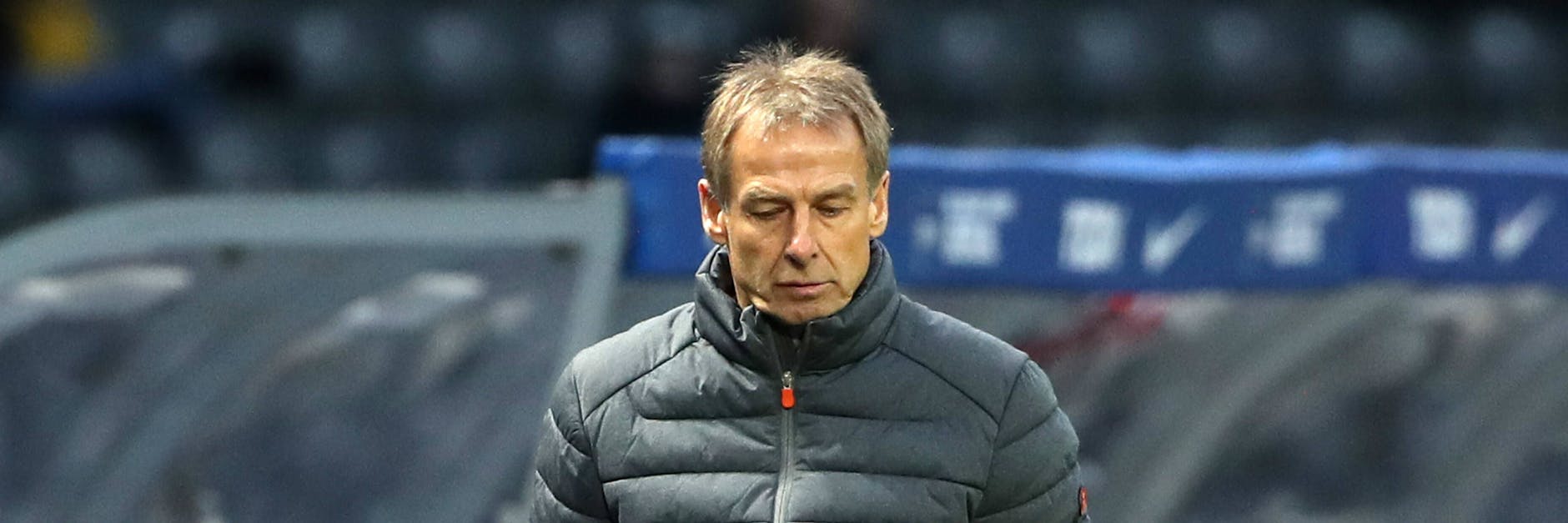 Jürgen Klinsmann war für vier Monate Trainer bei Hertha BSC. Im Februar 2020 warf er im Krach das Handtuch. Jetzt hat er eine neue Chance auf einen Job.