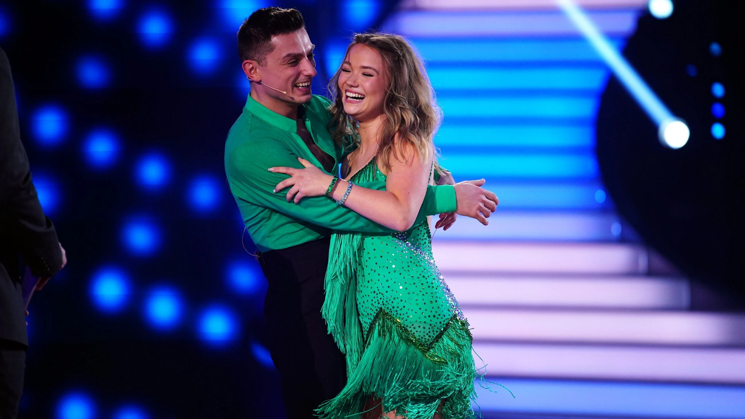 Schauspielerin, YouTuberin und Moderatorin Julia Beautx tanzt 2023 bei „Let's Dance“ mit Zsolt Sándor Cseke.